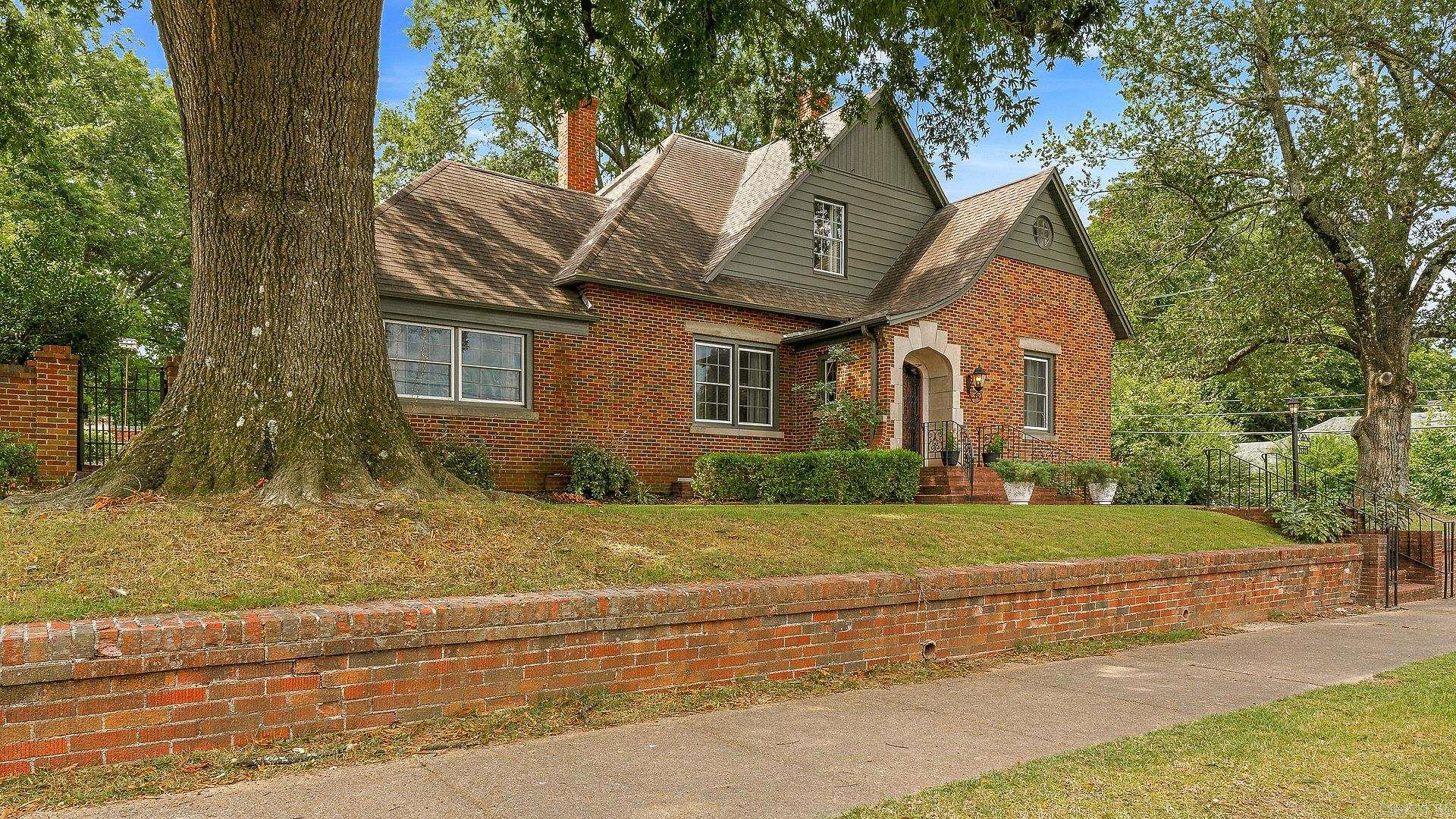 537 Warner Avenue Property Photo 2