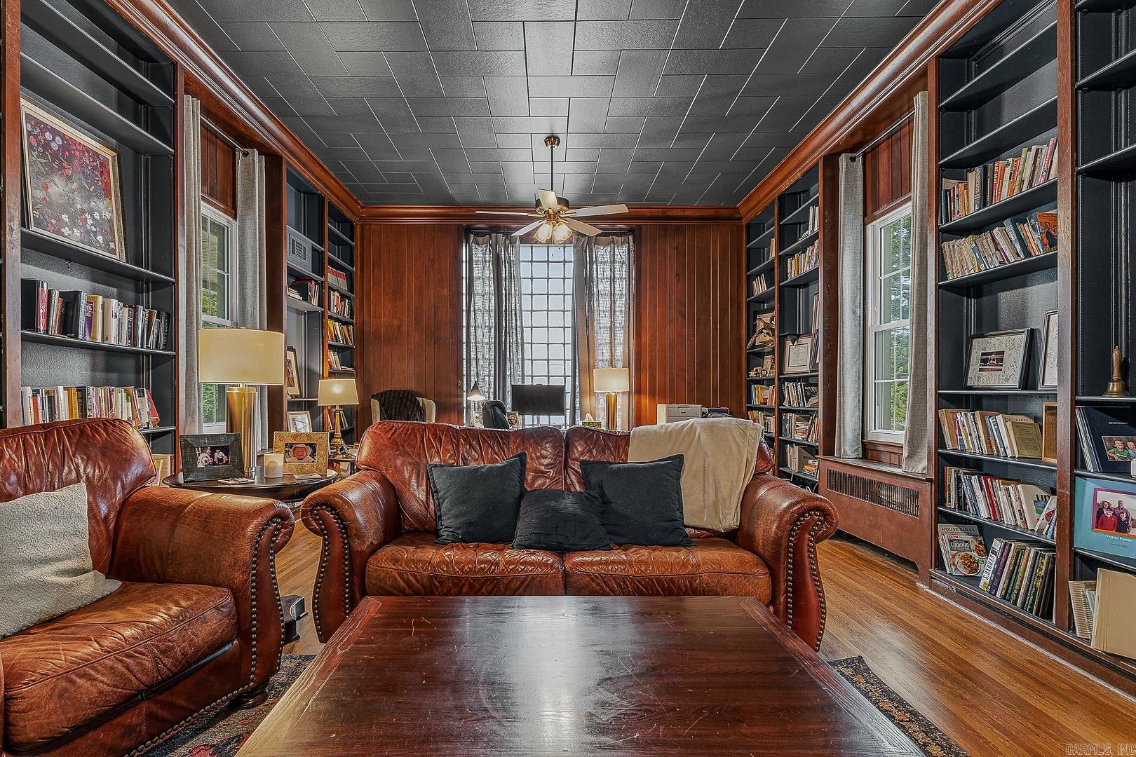 537 Warner Avenue Property Photo 4