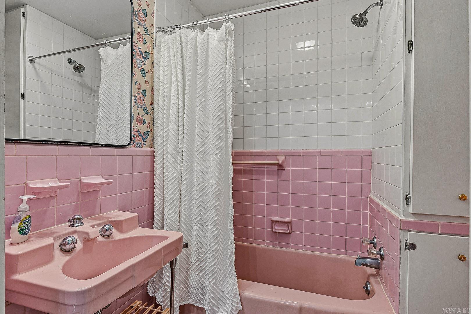 537 Warner Avenue Property Photo 27