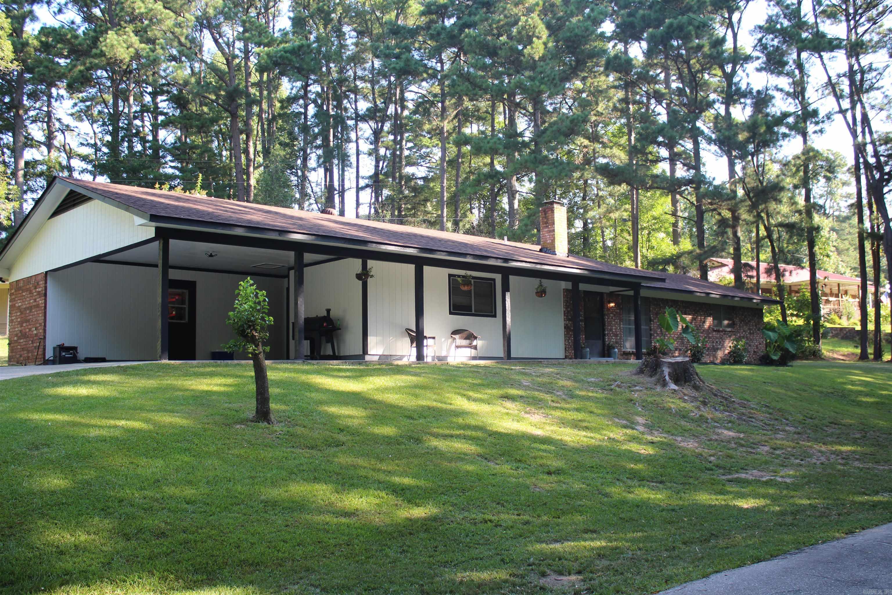 201 Anglewood Street Property Photo 2