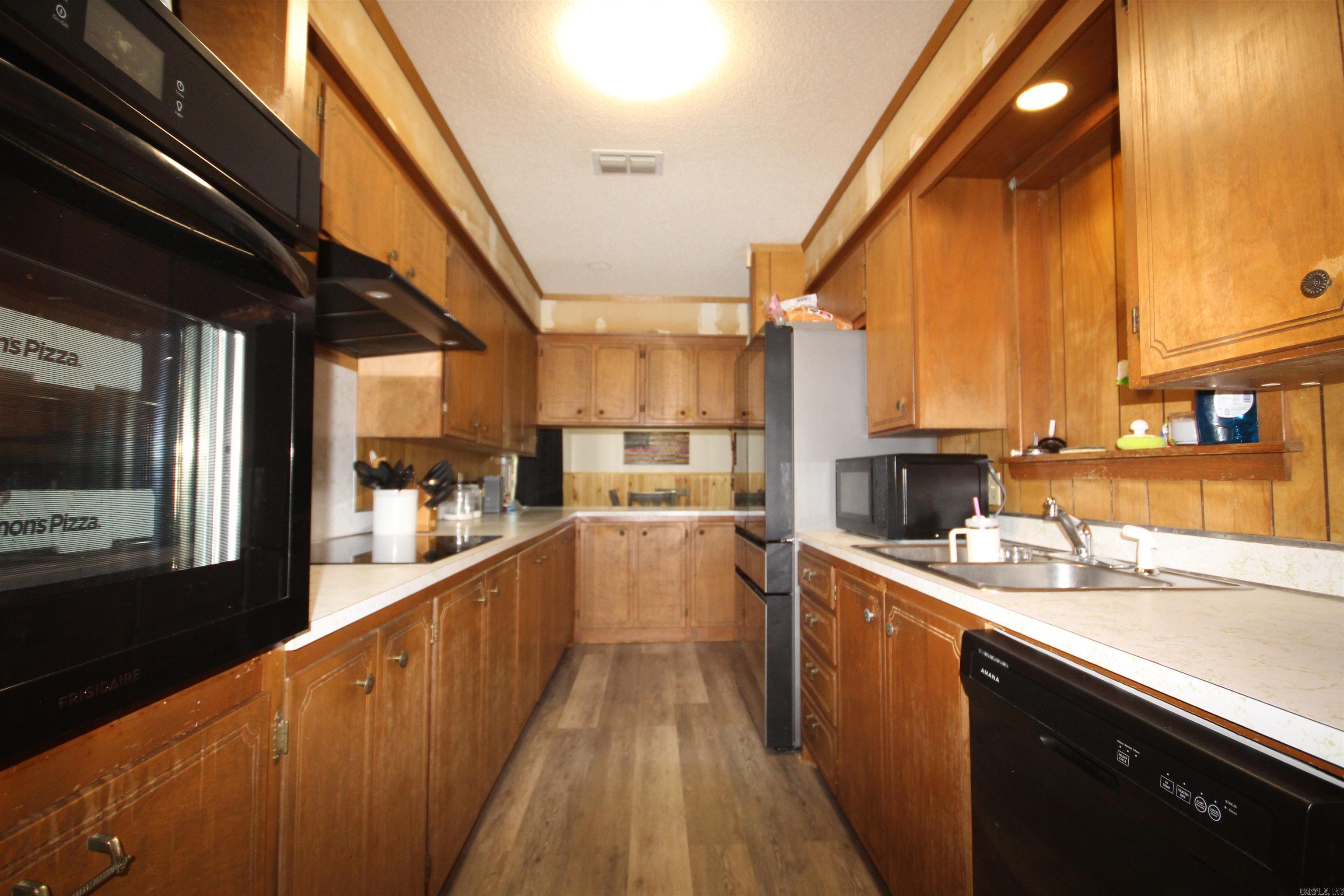 201 Anglewood Street Property Photo 4