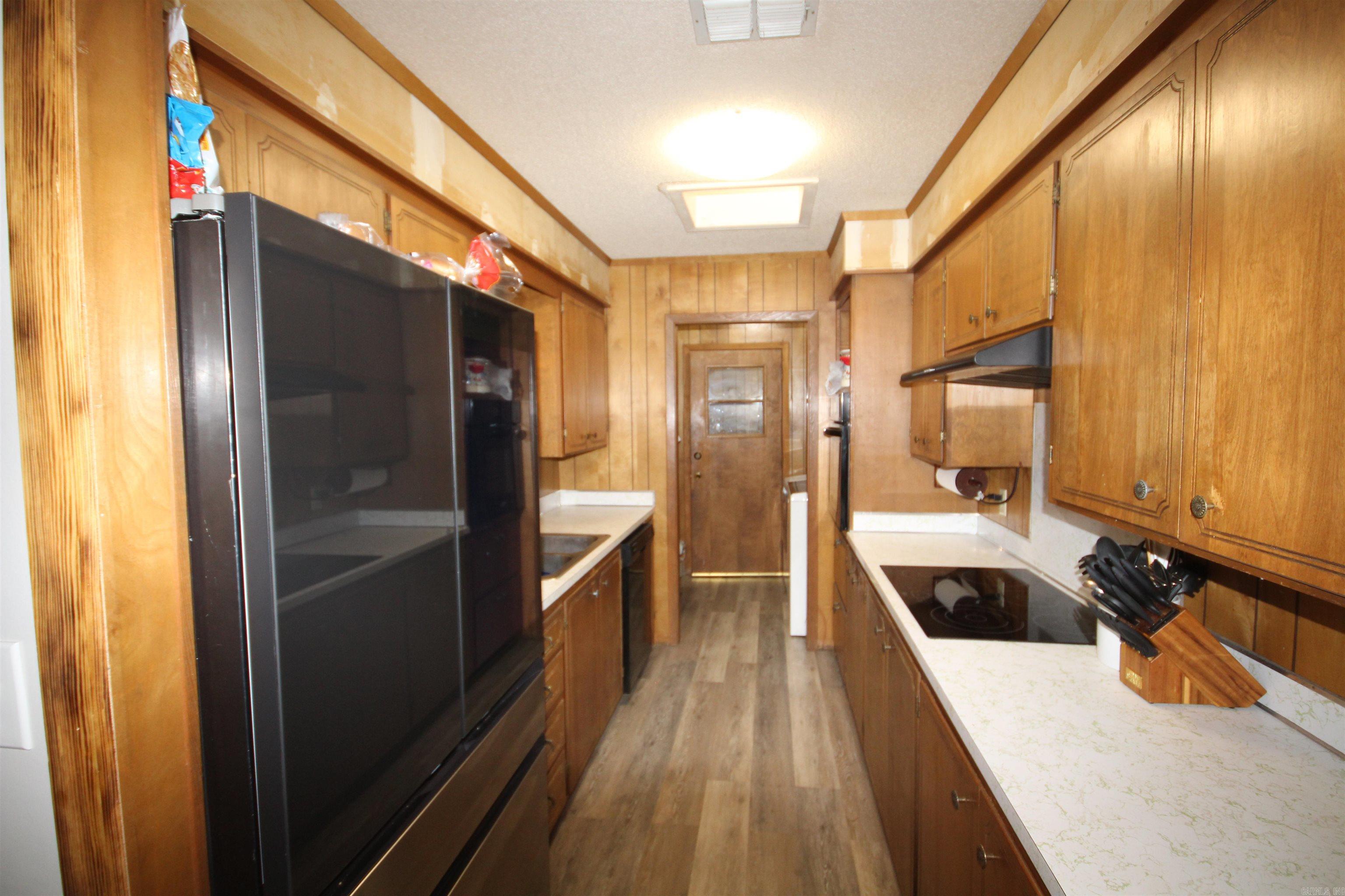 201 Anglewood Street Property Photo 5