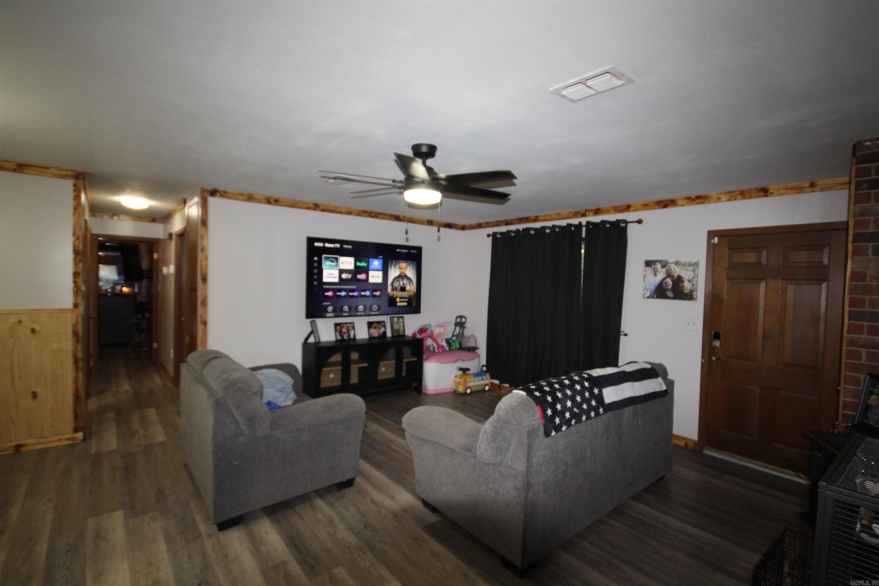 201 Anglewood Street Property Photo 6