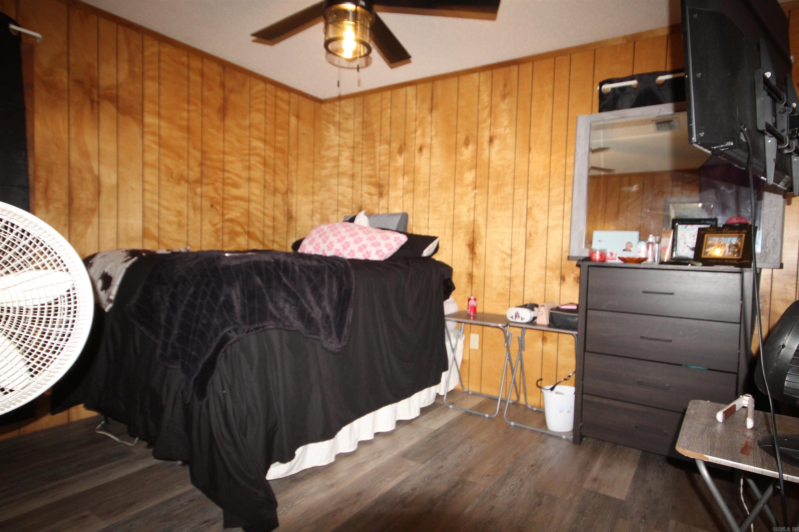 201 Anglewood Street Property Photo 9