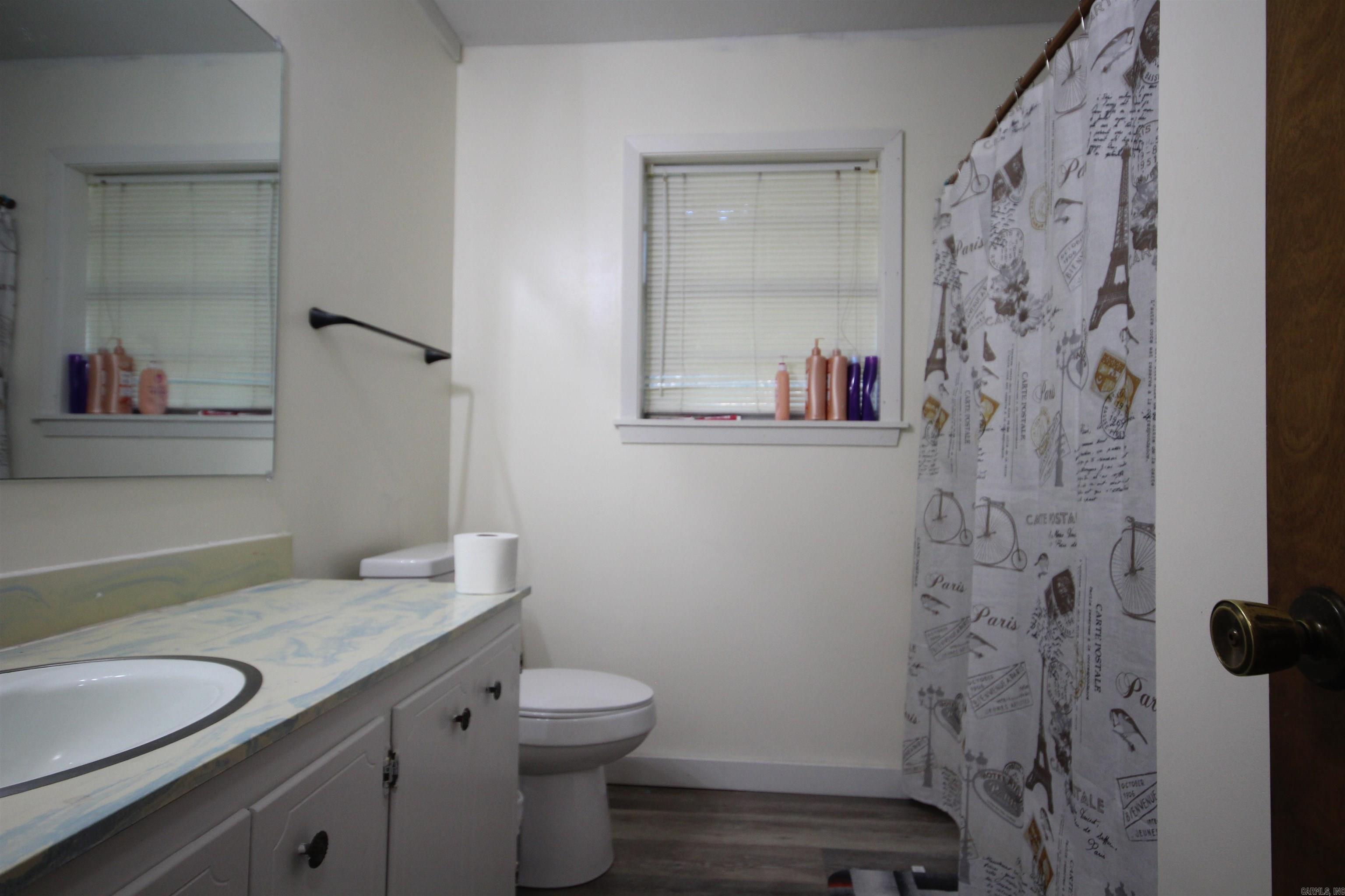 201 Anglewood Street Property Photo 11