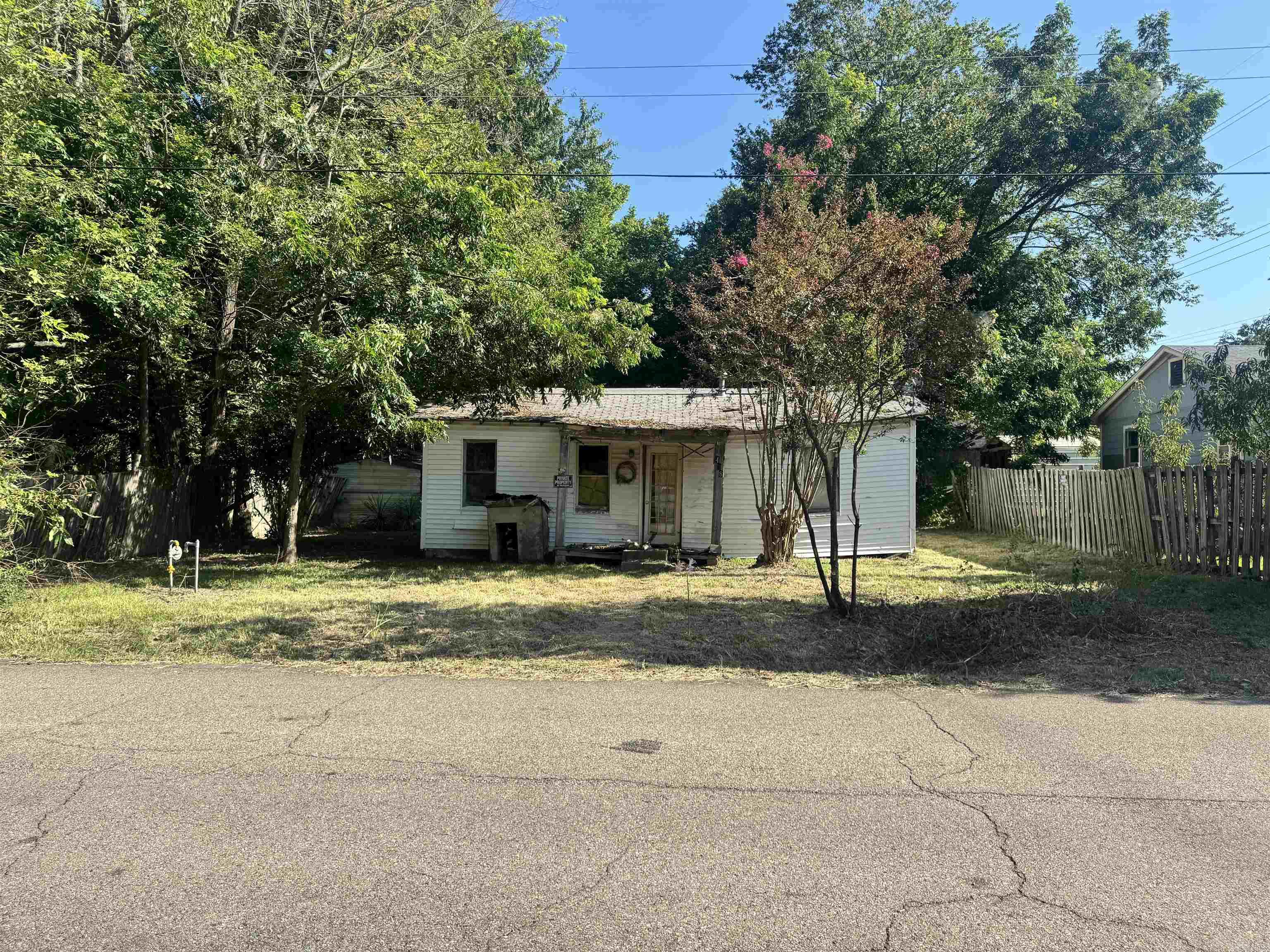 408 Petros Ave Property Photo 2