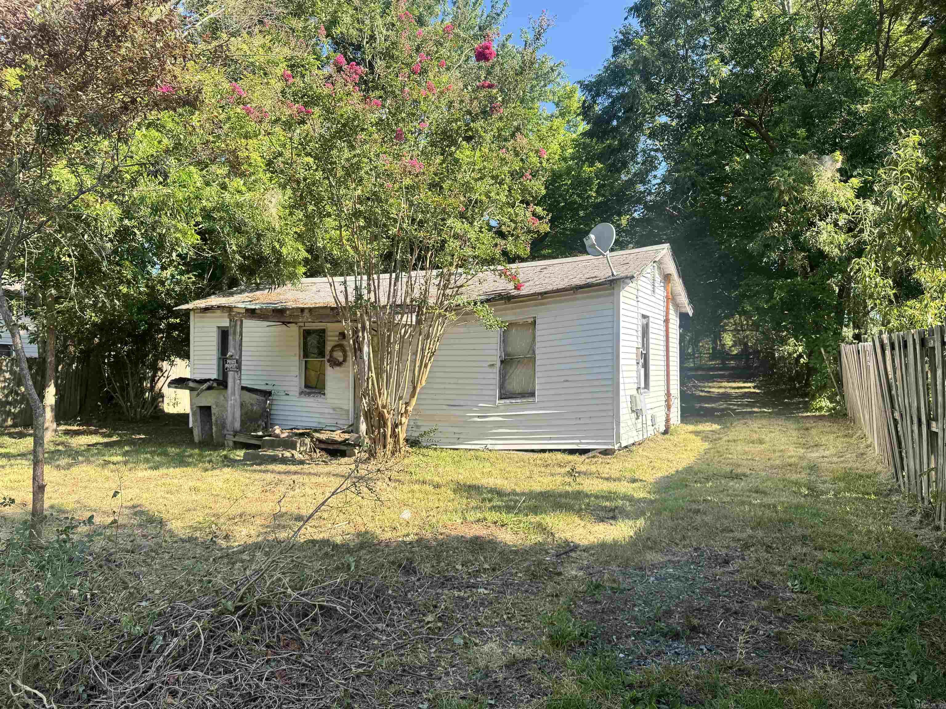 408 Petros Ave Property Photo 3