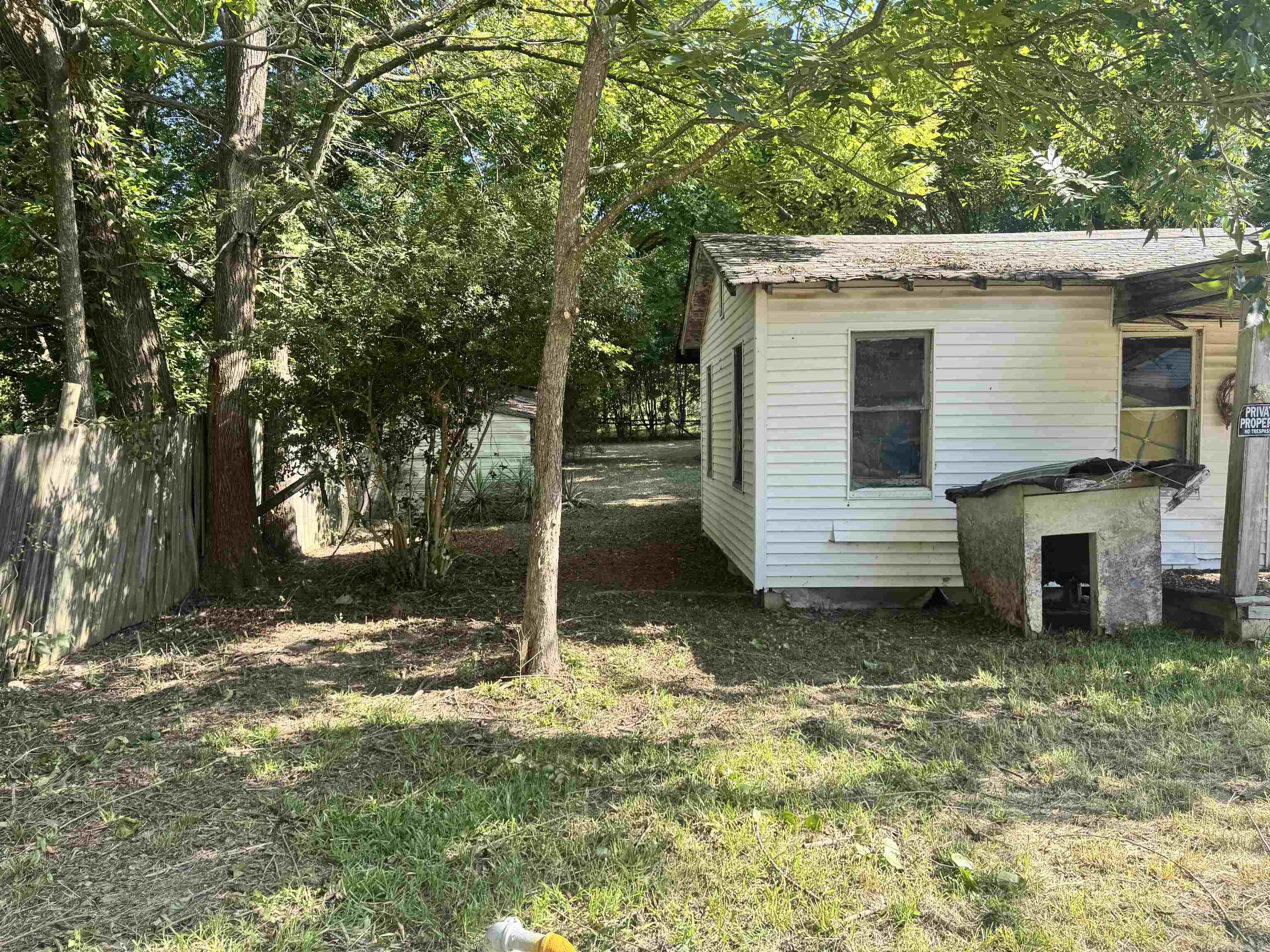 408 Petros Ave Property Photo 4