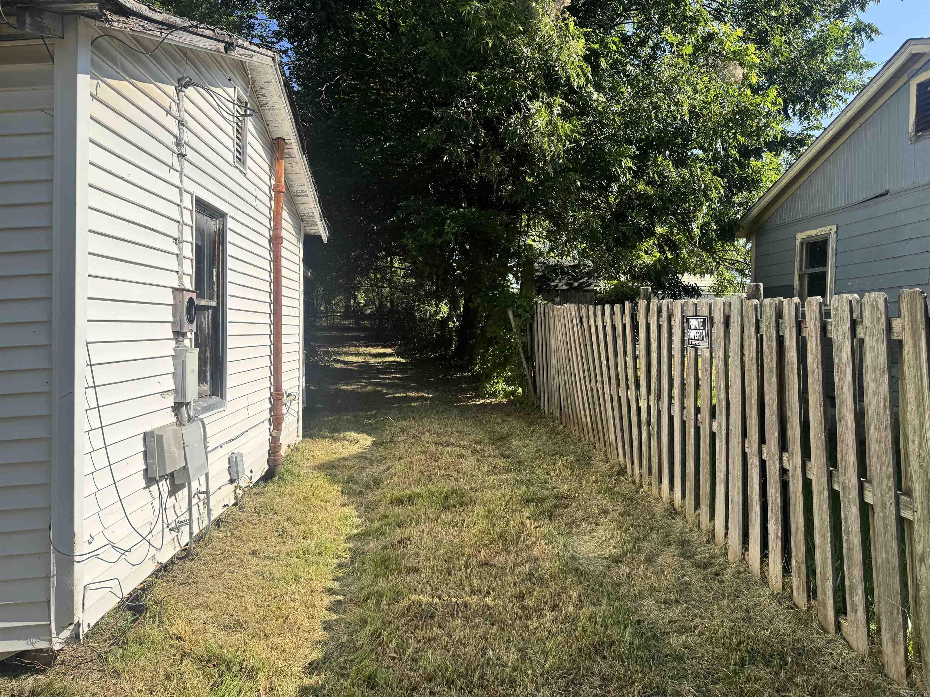 408 Petros Ave Property Photo 6