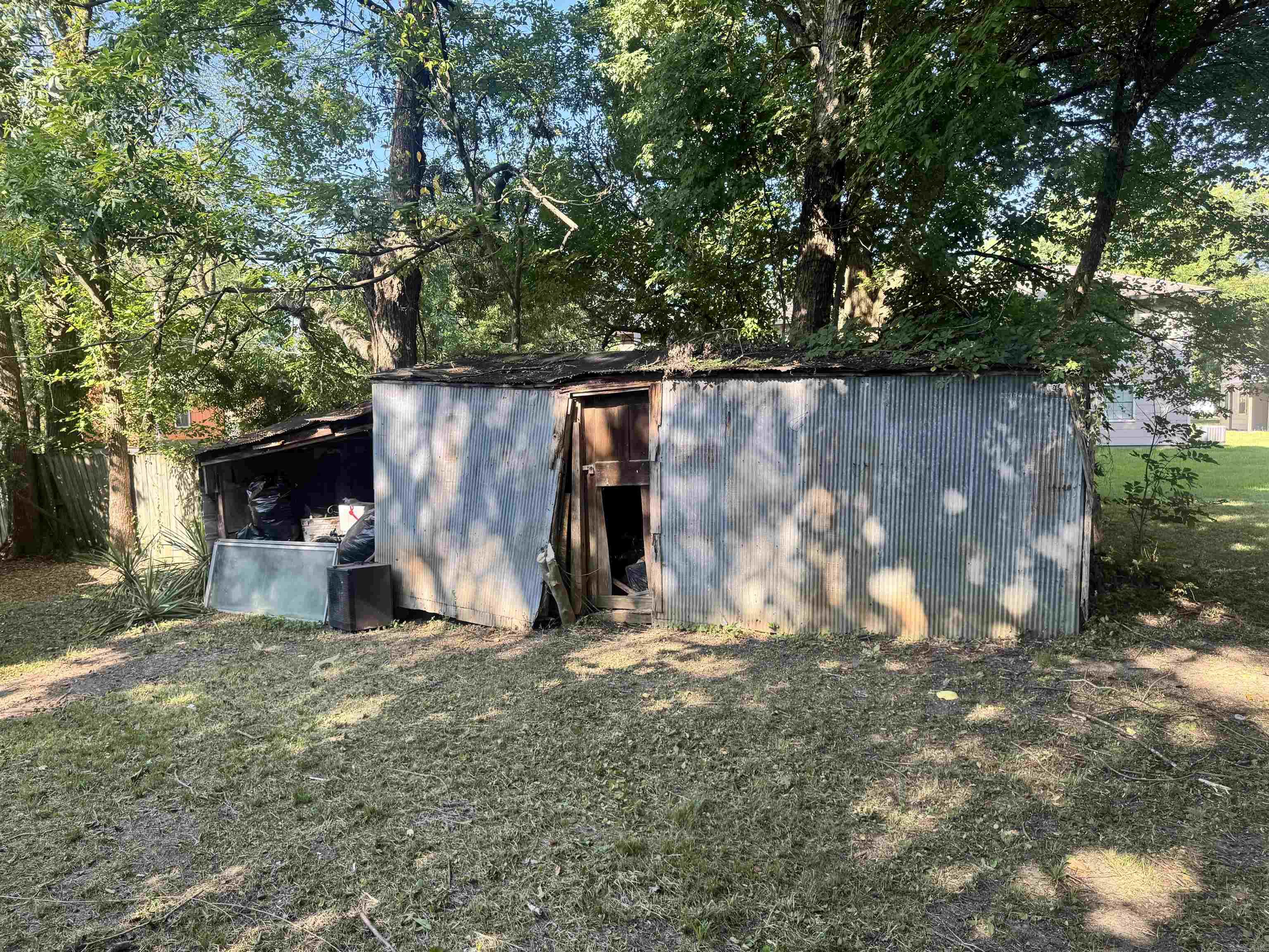 408 Petros Ave Property Photo 13