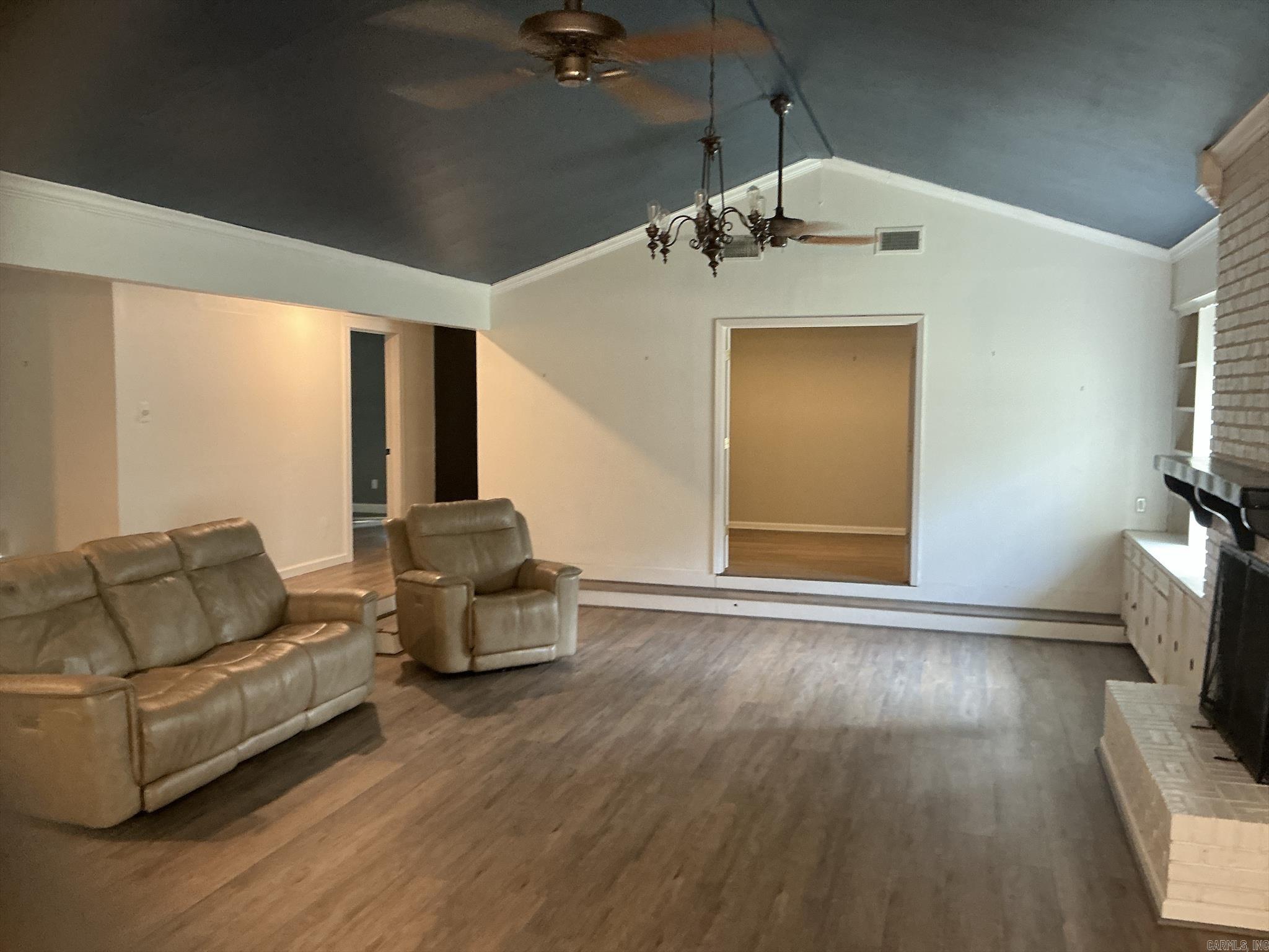 1005 Walnut Property Photo 8