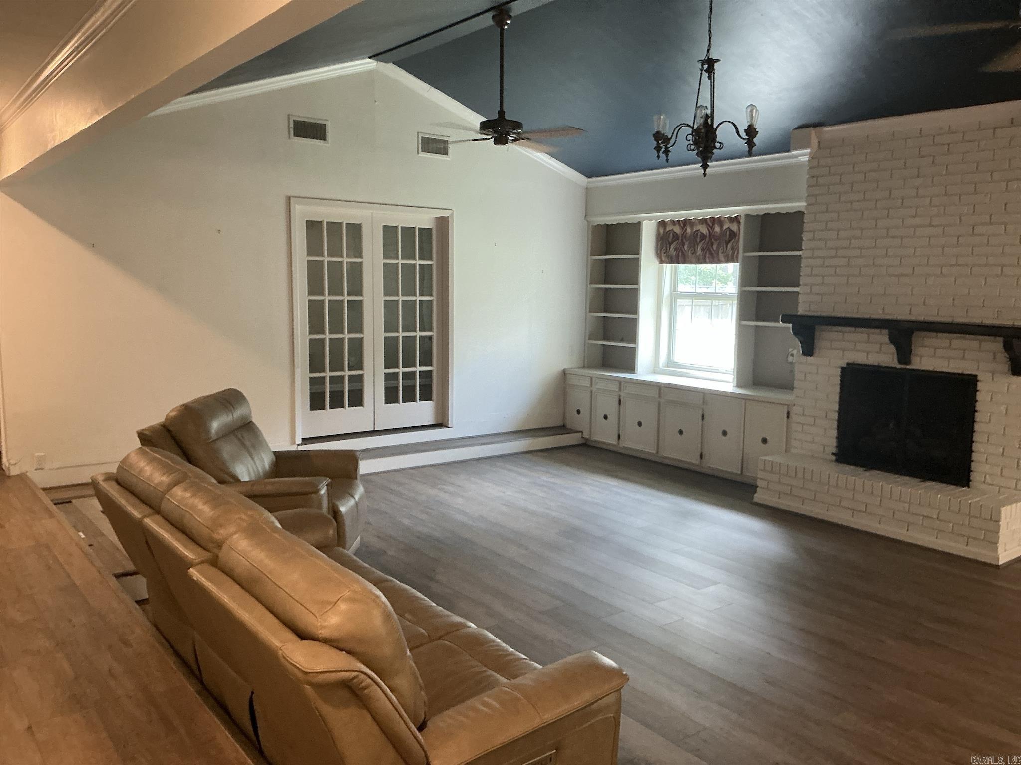 1005 Walnut Property Photo 9