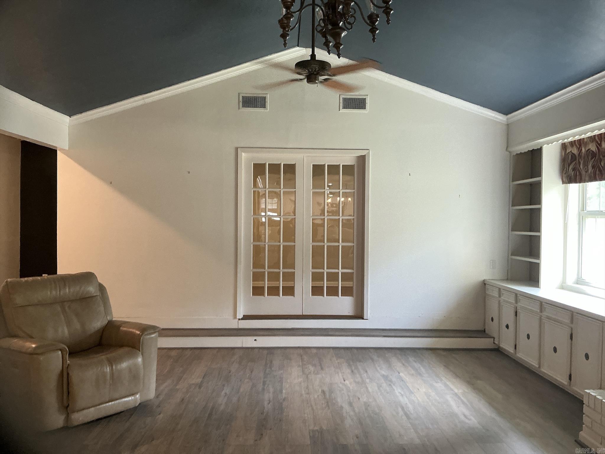 1005 Walnut Property Photo 12