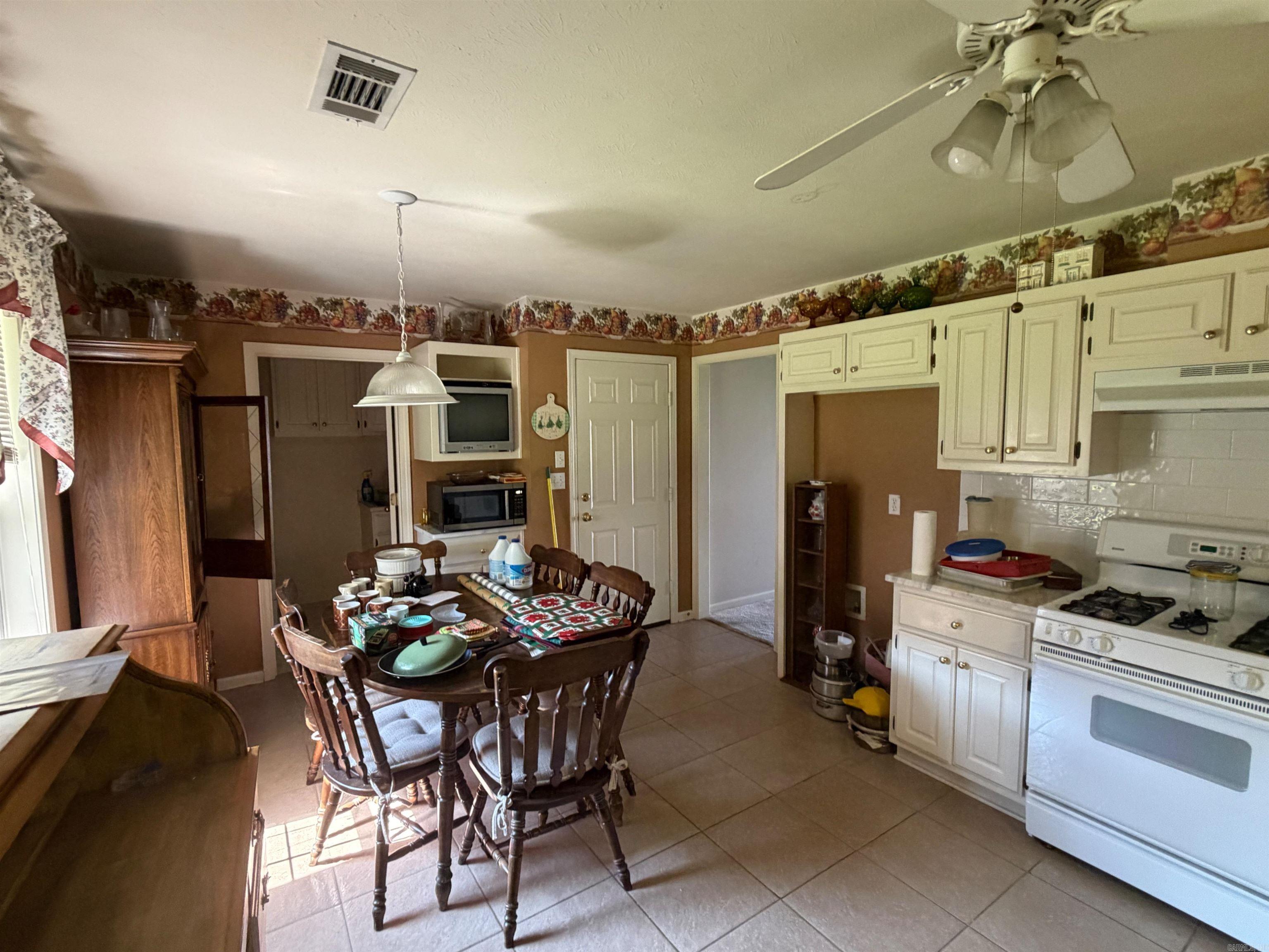 406 Village Drive Property Photo 15