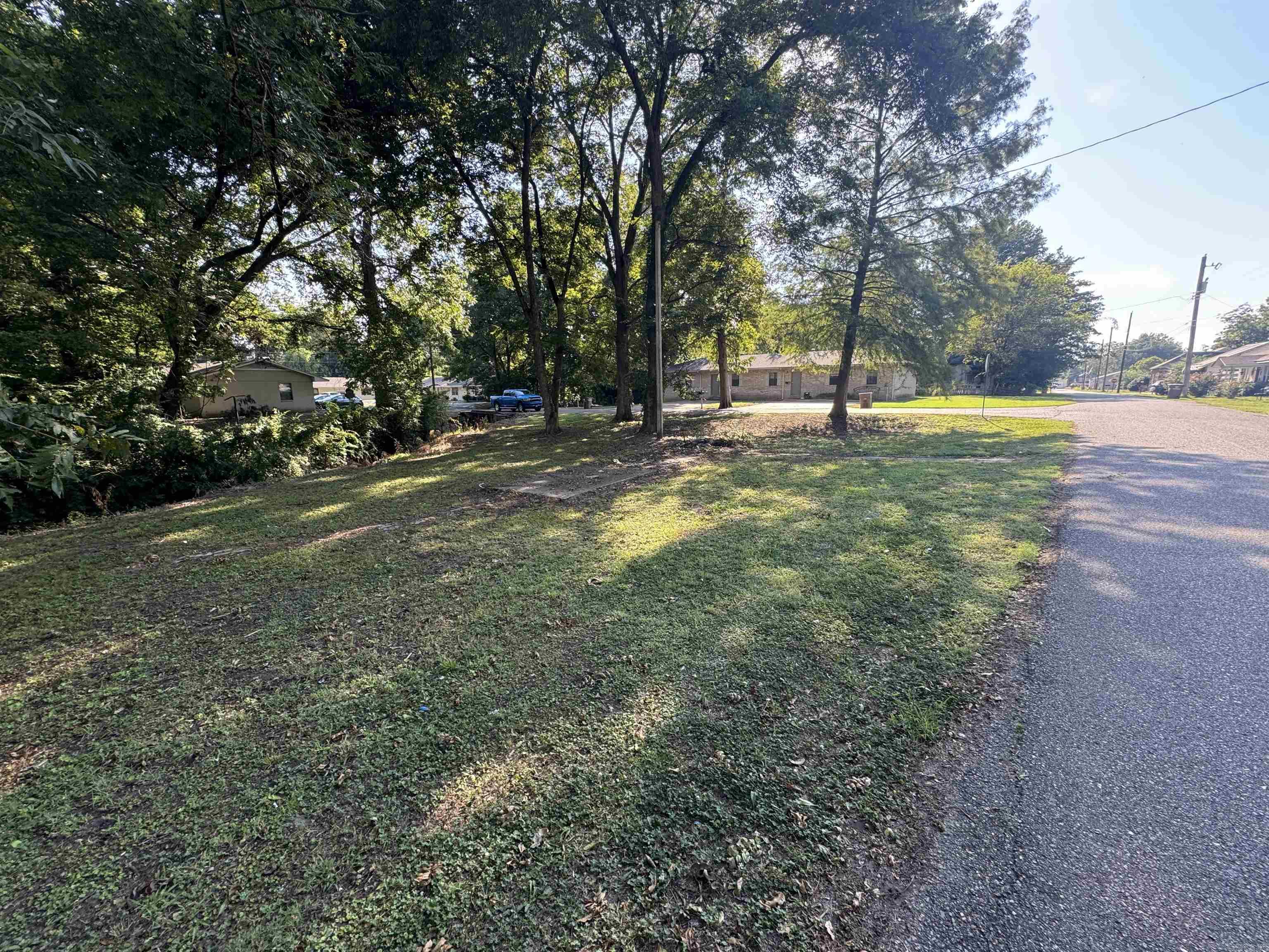 327 Canal Ave E Property Photo 3