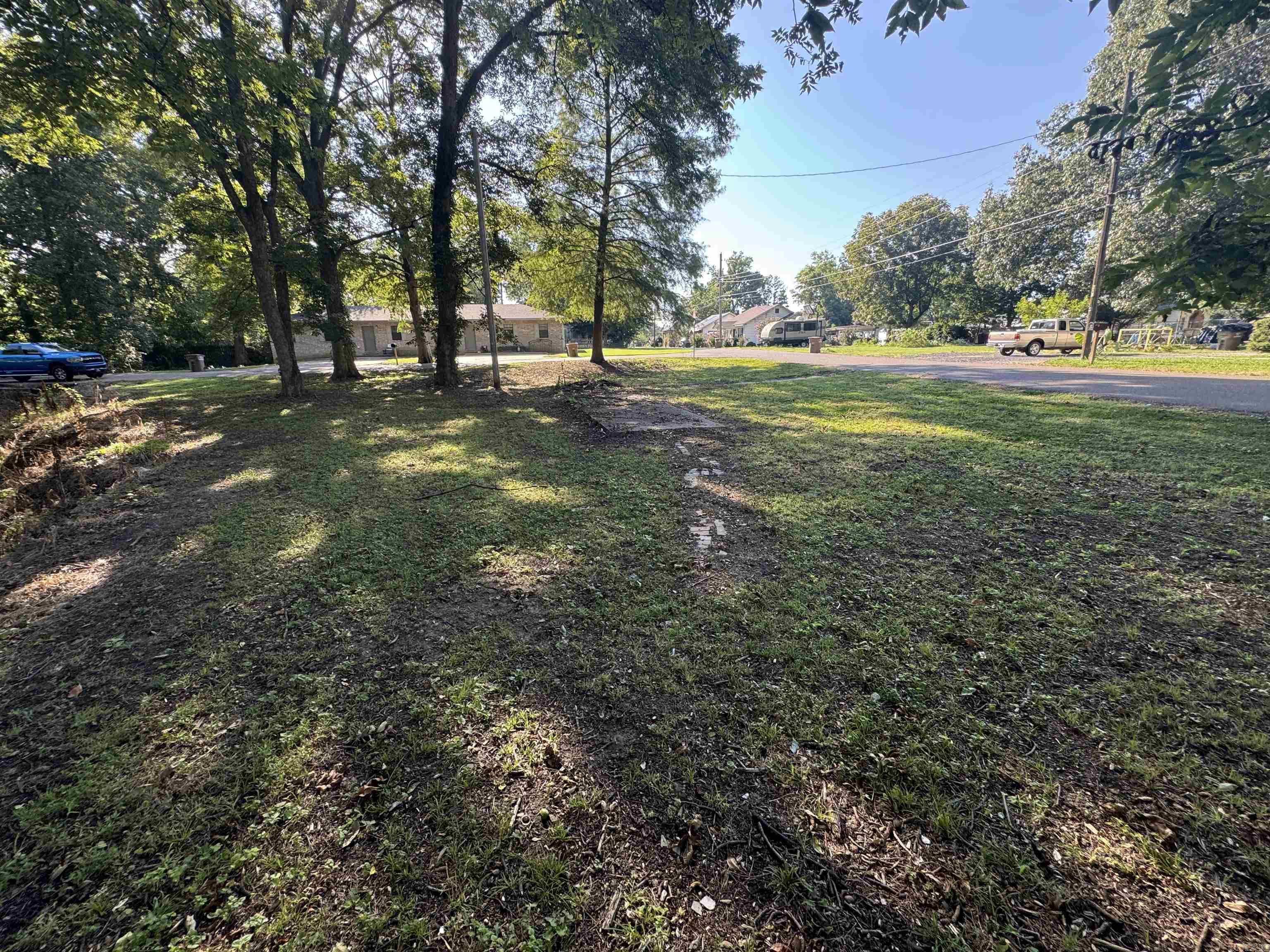 327 Canal Ave E Property Photo 4