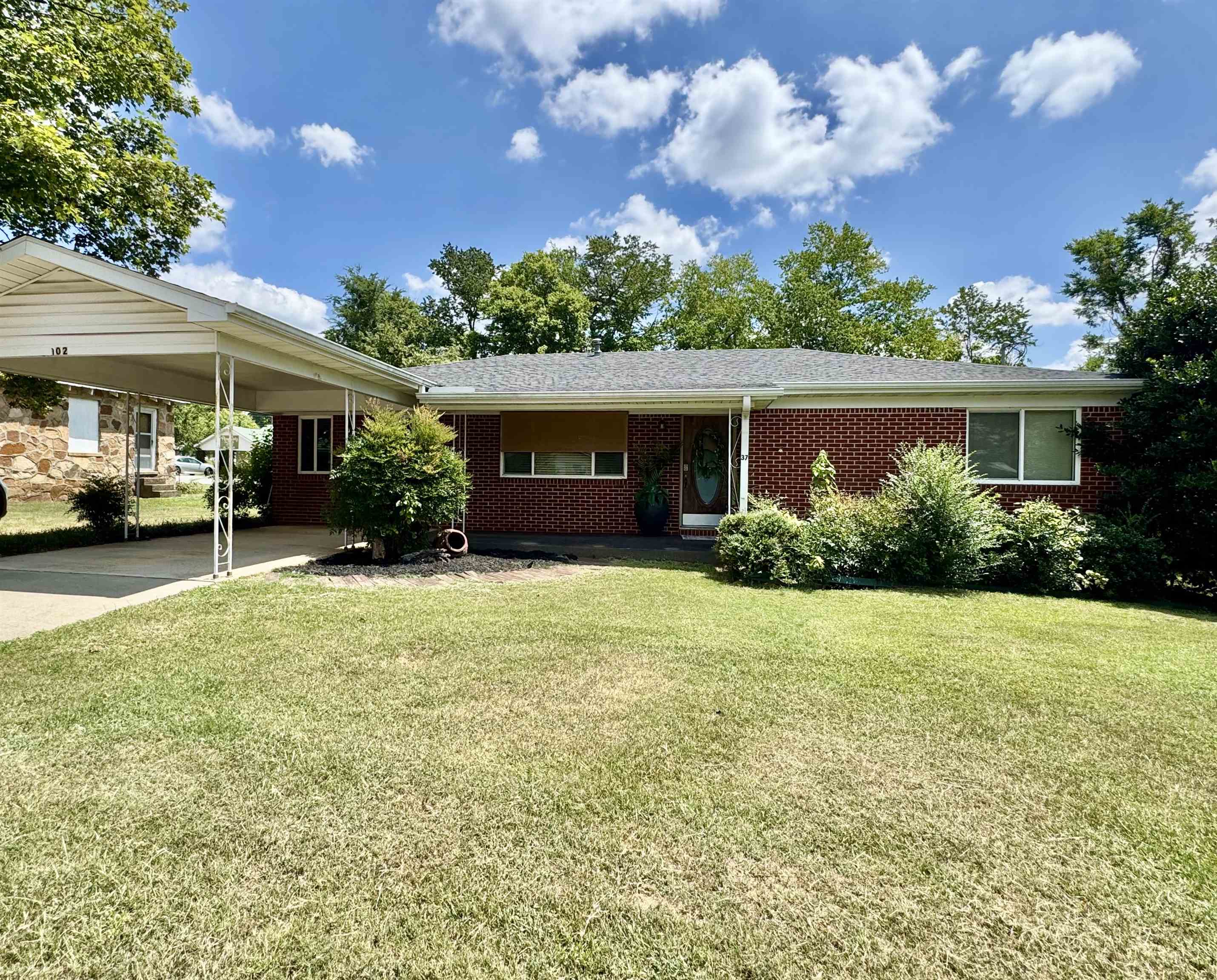 37 College Drive Property Photo 1