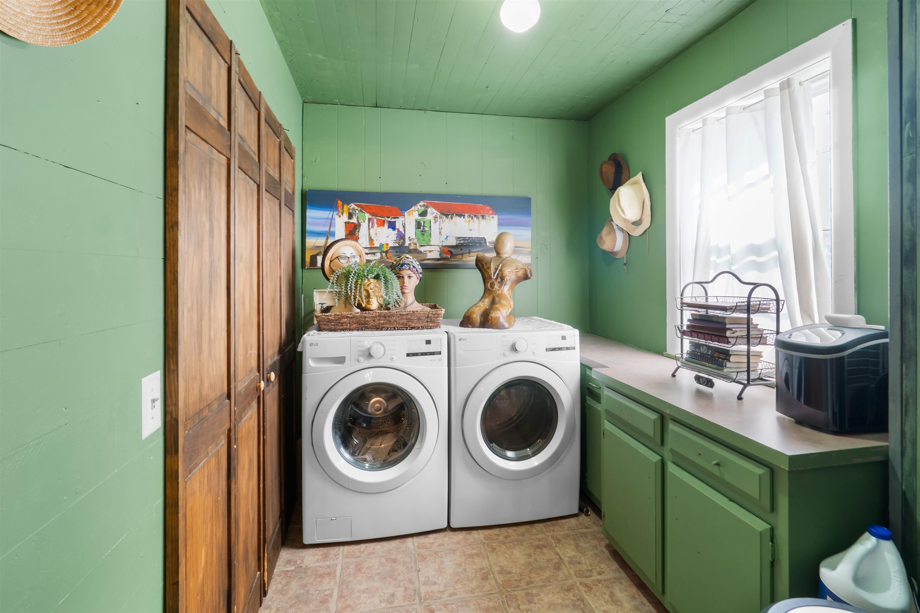 37 College Drive Property Photo 19