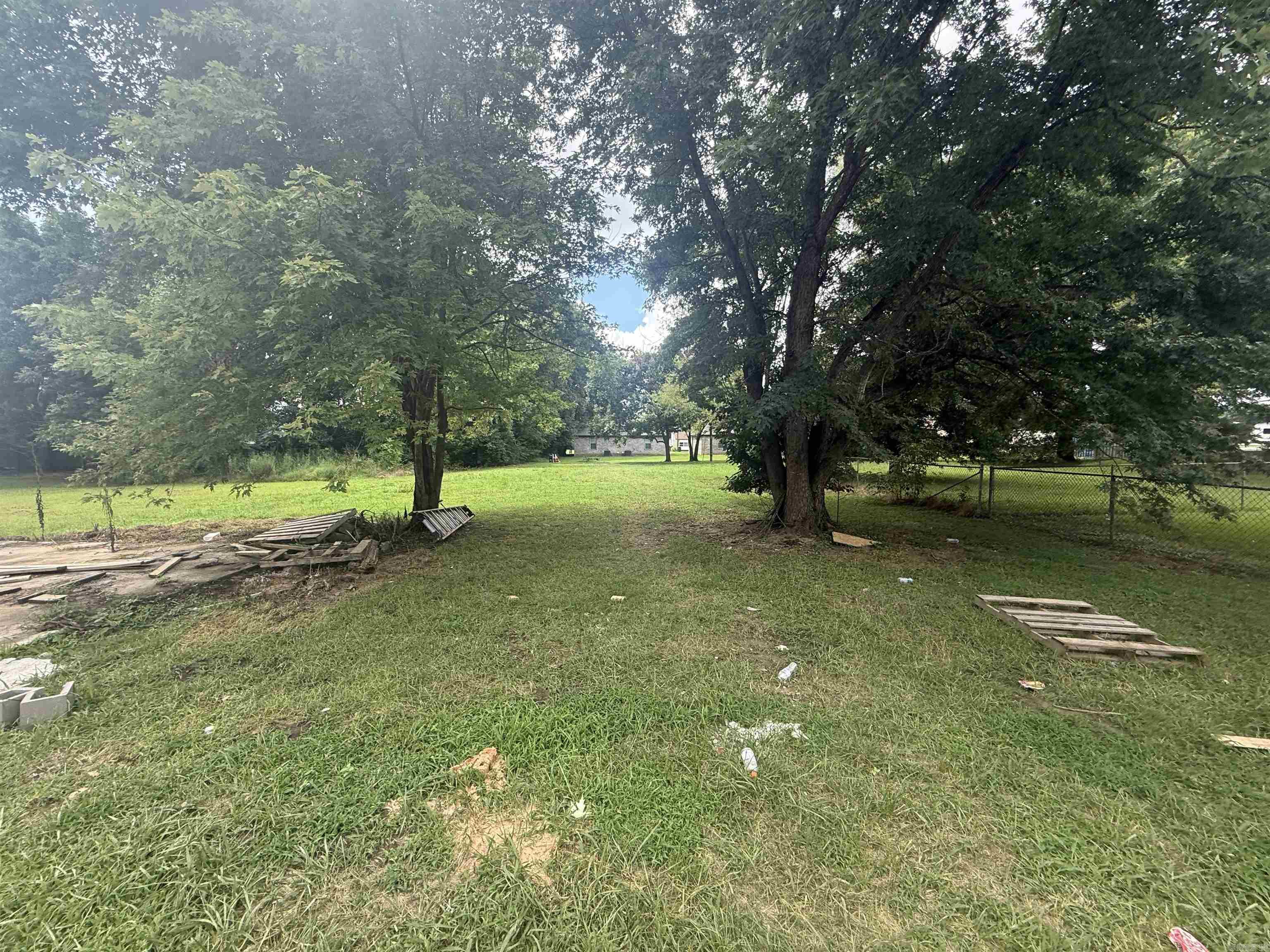 612 E Lake St Property Photo 6