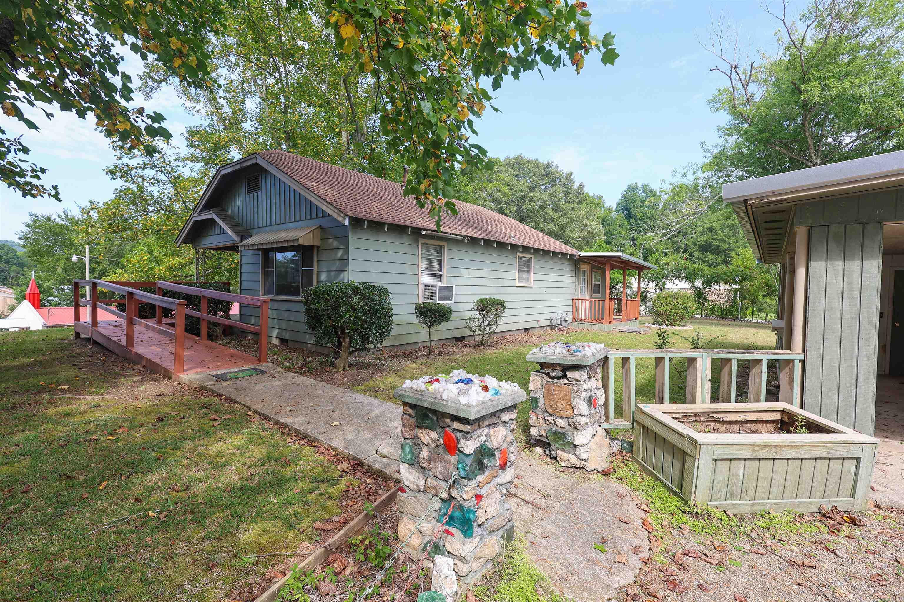 735 S 6th Street Property Photo 3