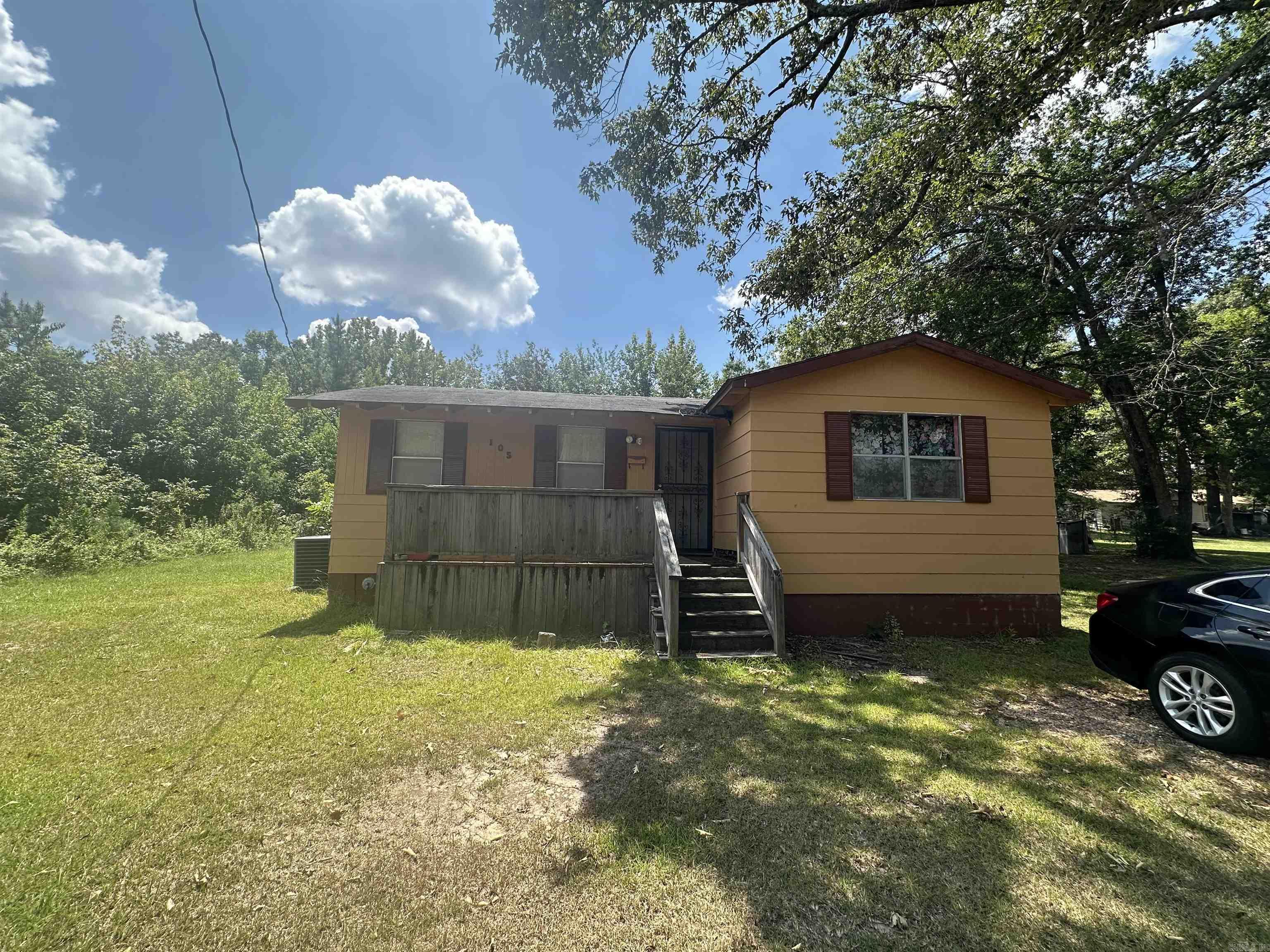 105 E 6th Property Photo 1