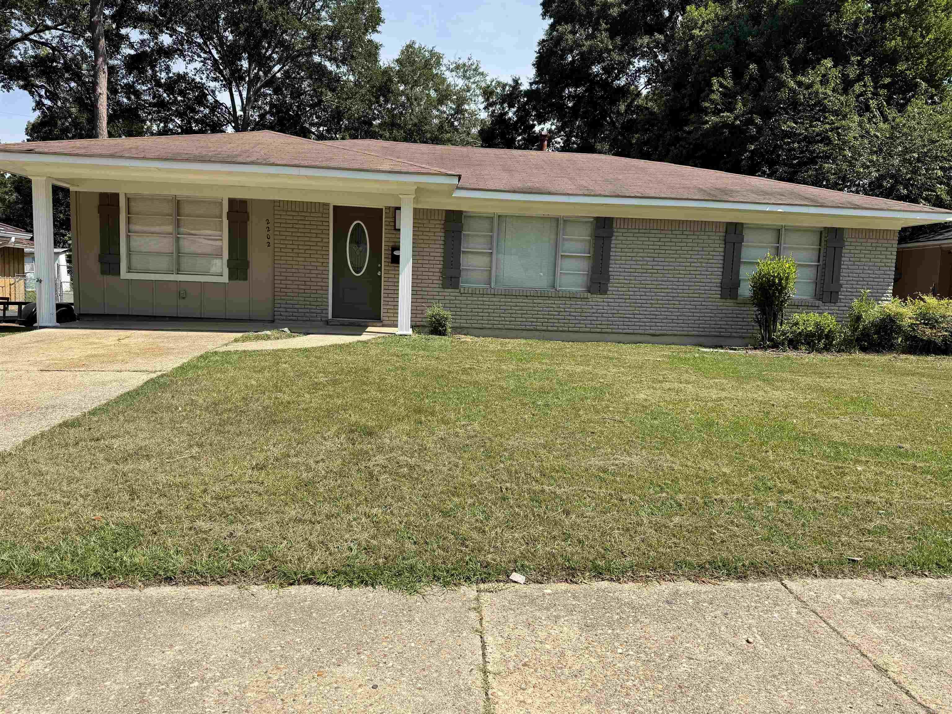 2202 Helena St Property Photo 1