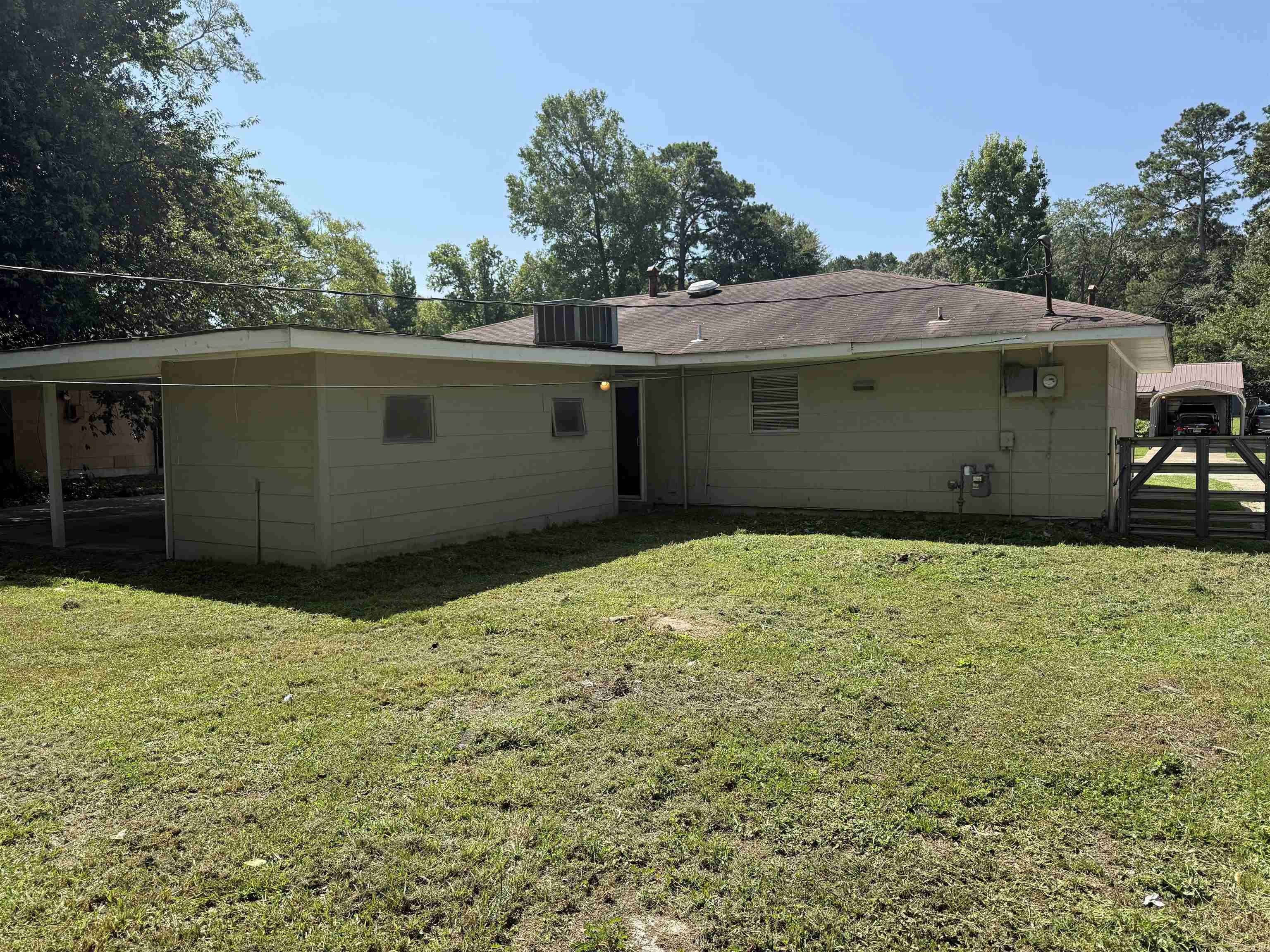 2202 Helena St Property Photo 3