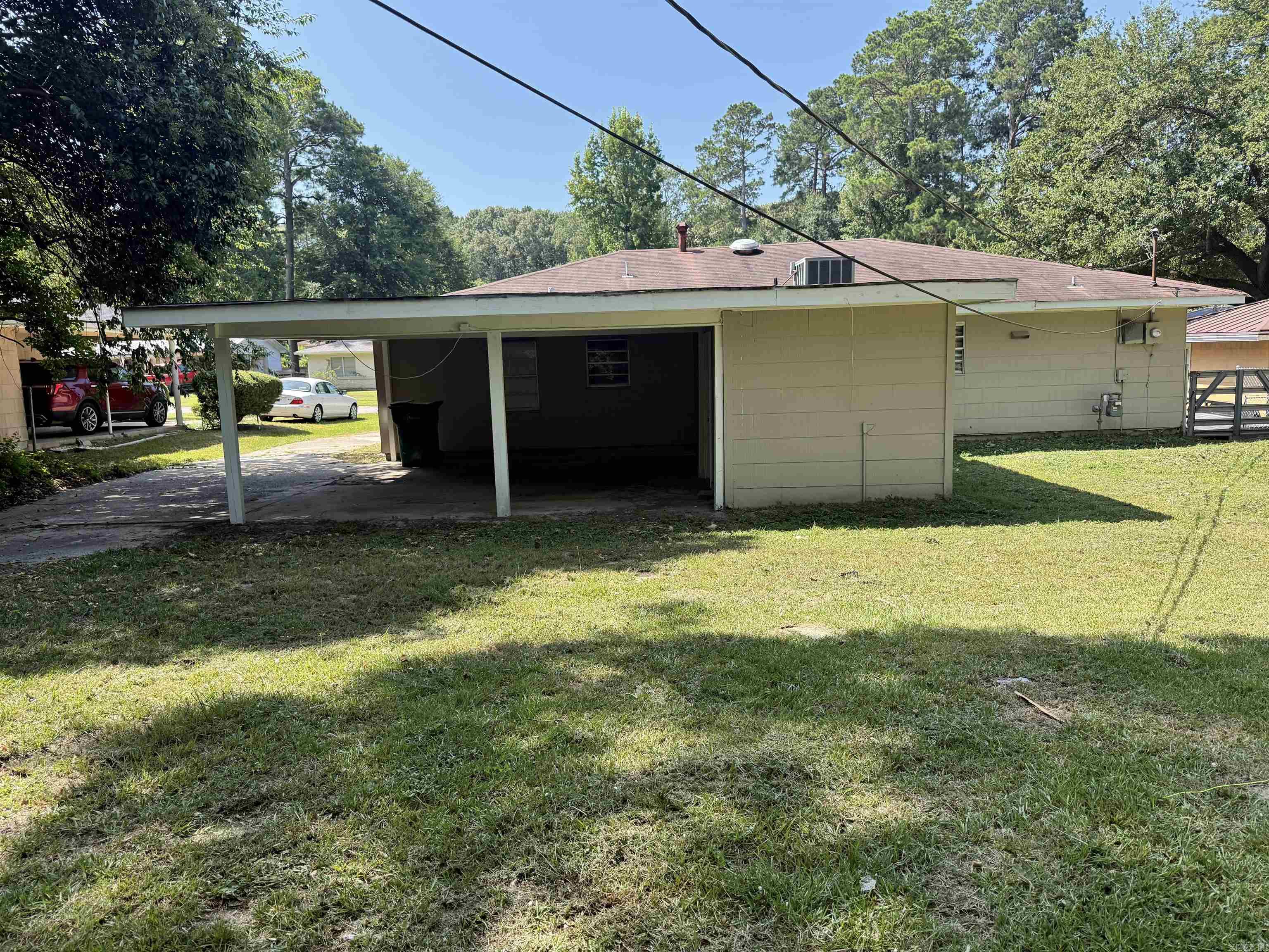 2202 Helena St Property Photo 4