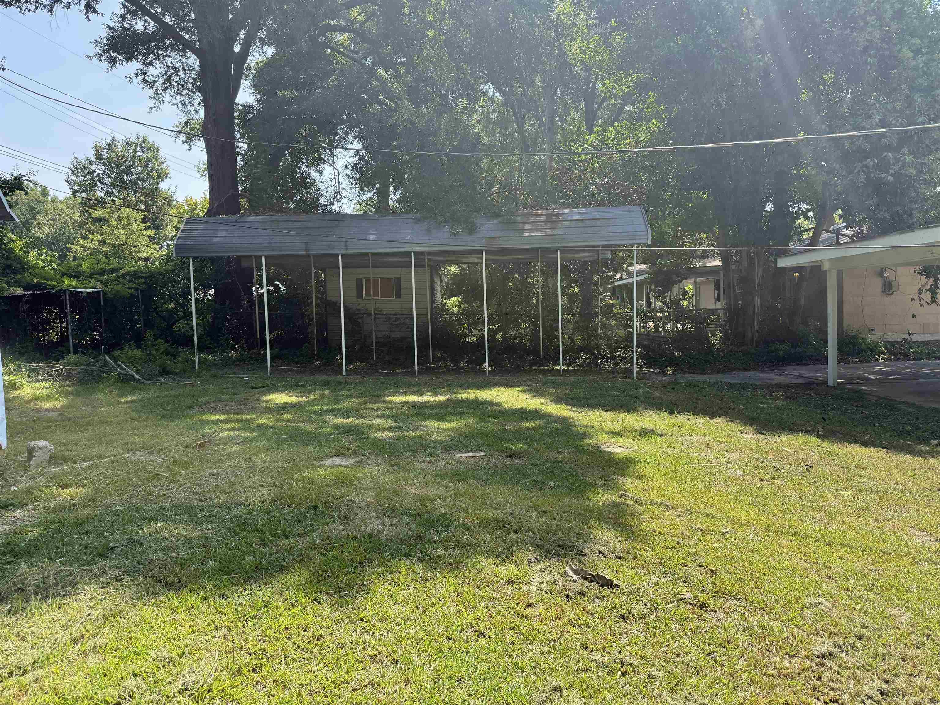 2202 Helena St Property Photo 5