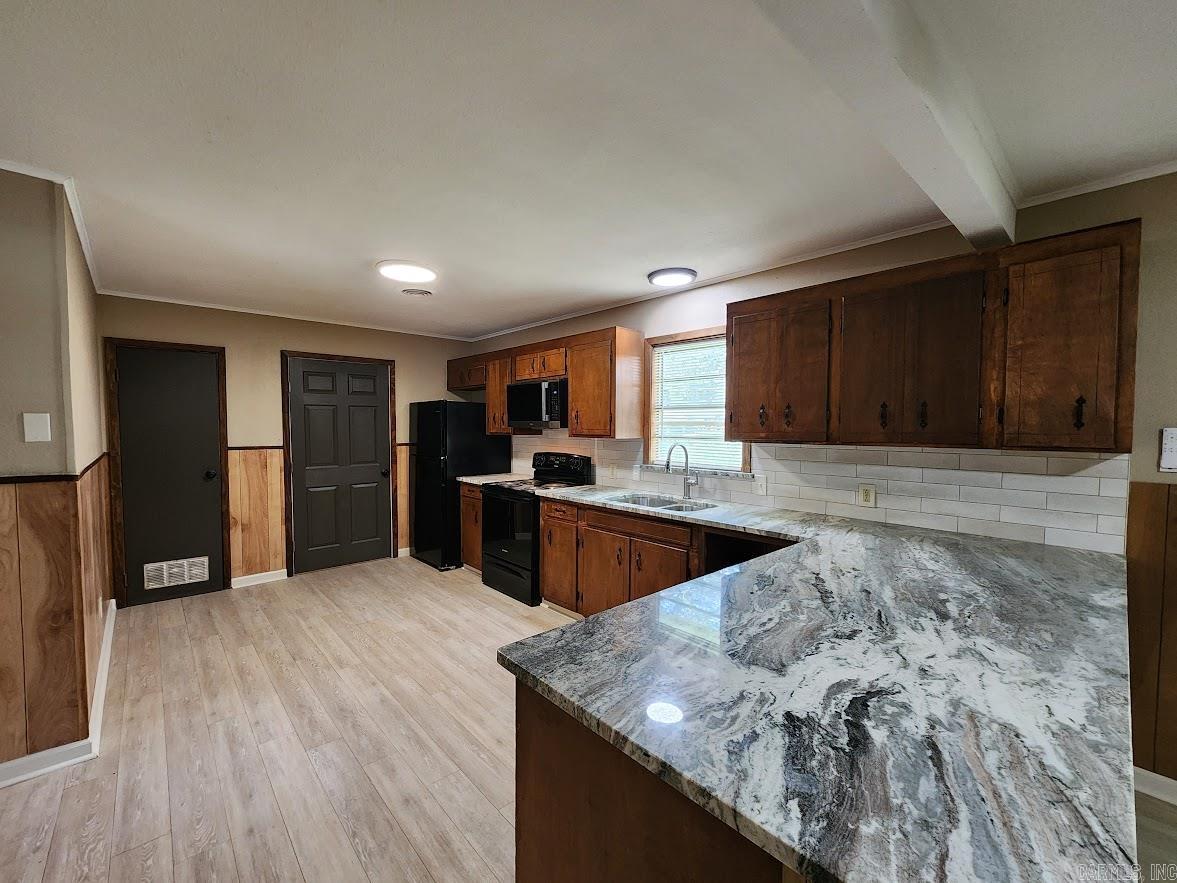 2202 Helena St Property Photo 7