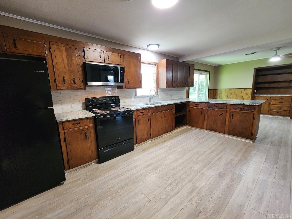 2202 Helena St Property Photo 8