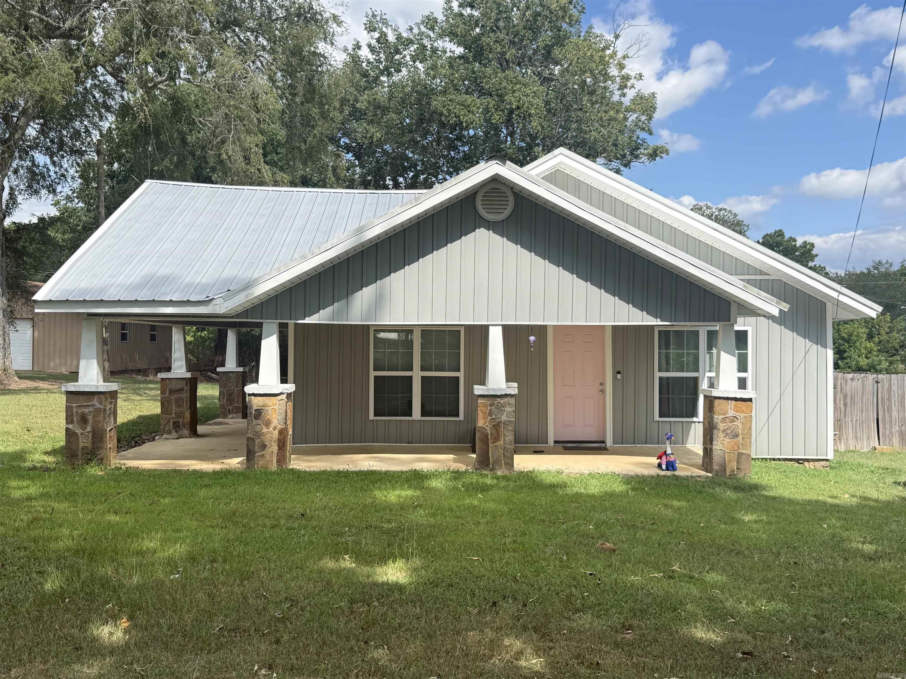 69 College Street Property Photo 1
