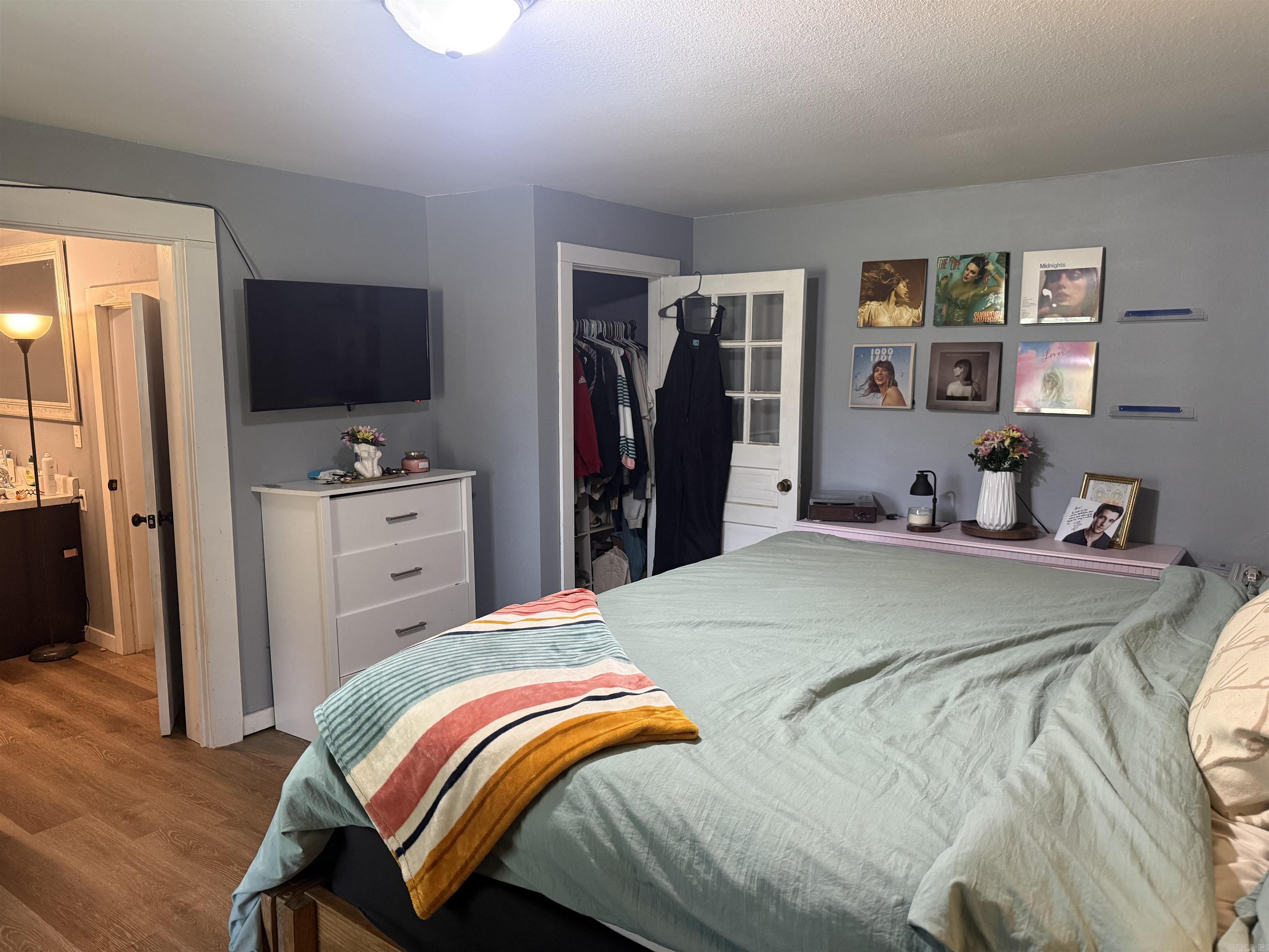 69 College Street Property Photo 10