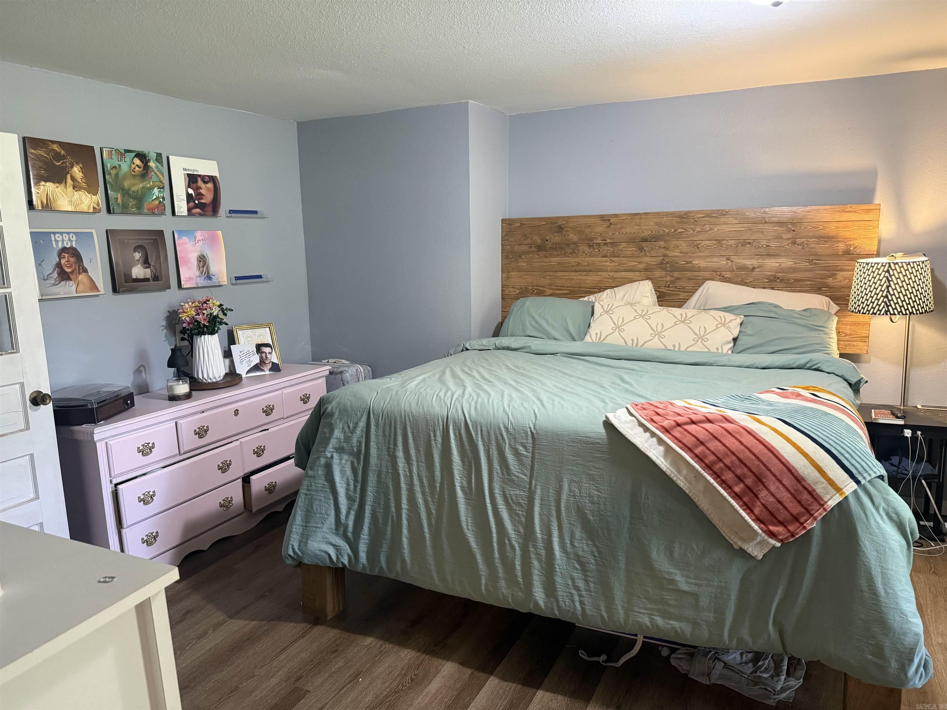 69 College Street Property Photo 11