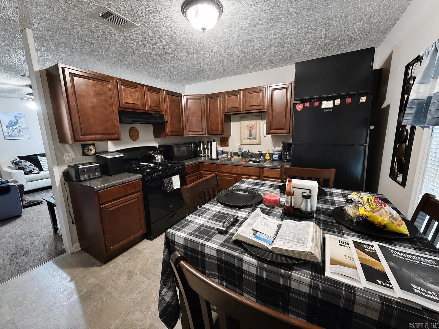 33 Hiland Pl Property Photo 3