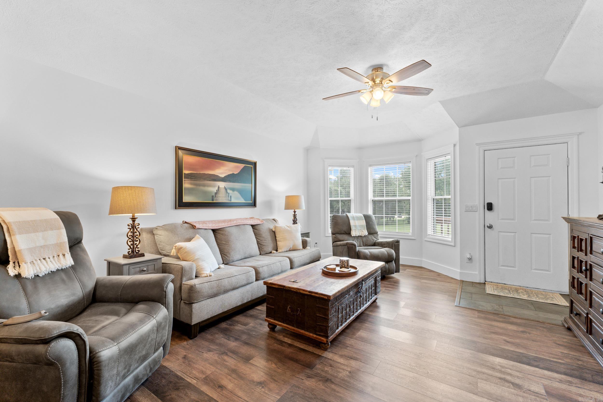 23 Apache Circle Property Photo 3