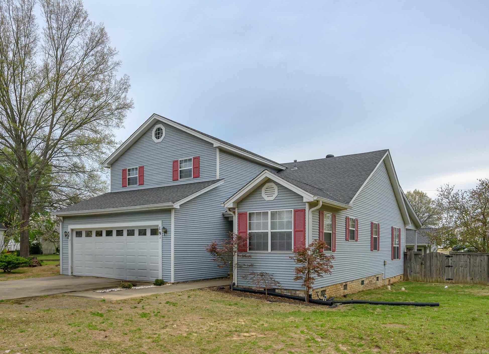 19 White Oak Circle Property Photo 1