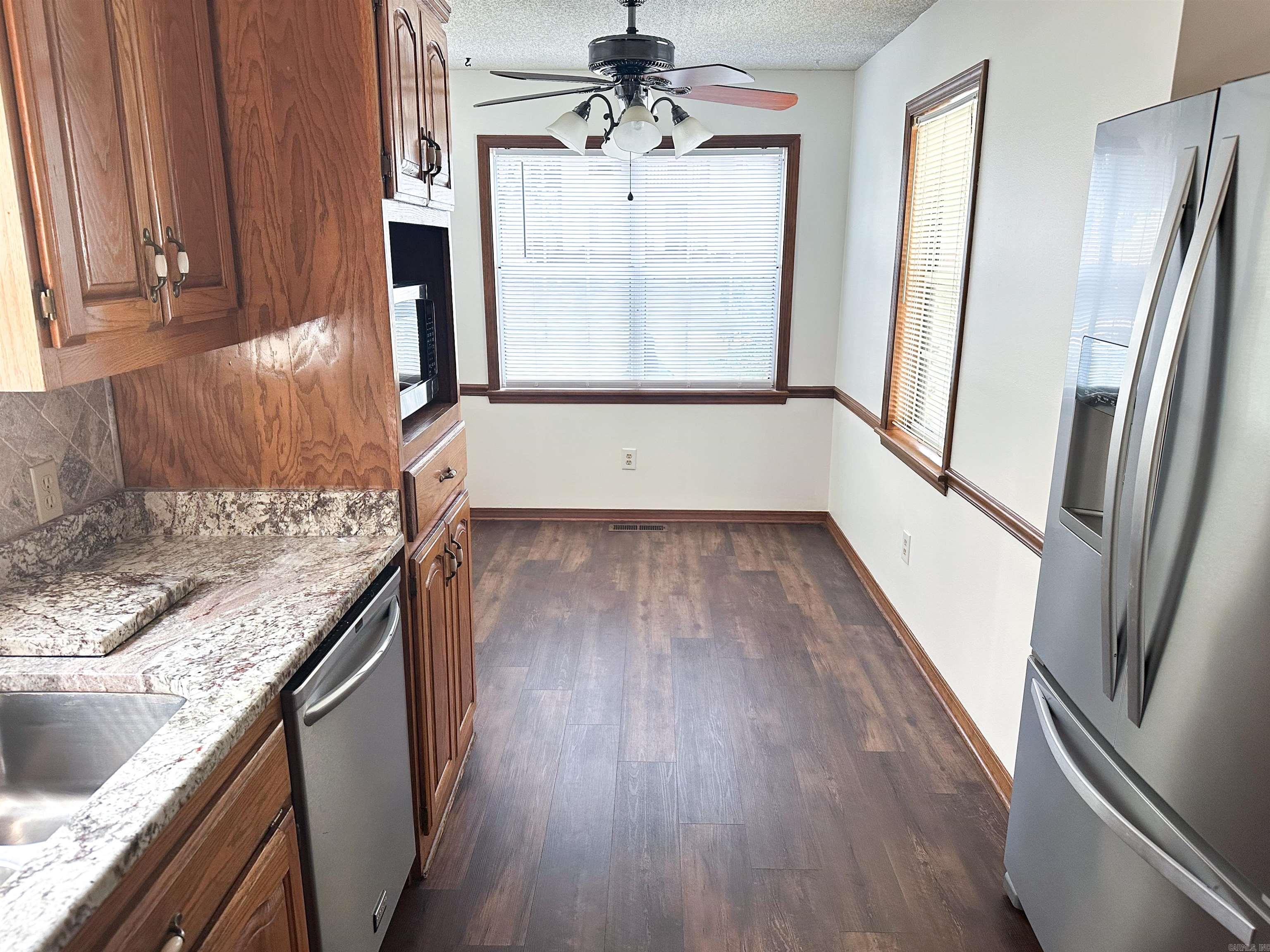 19 White Oak Circle Property Photo 4