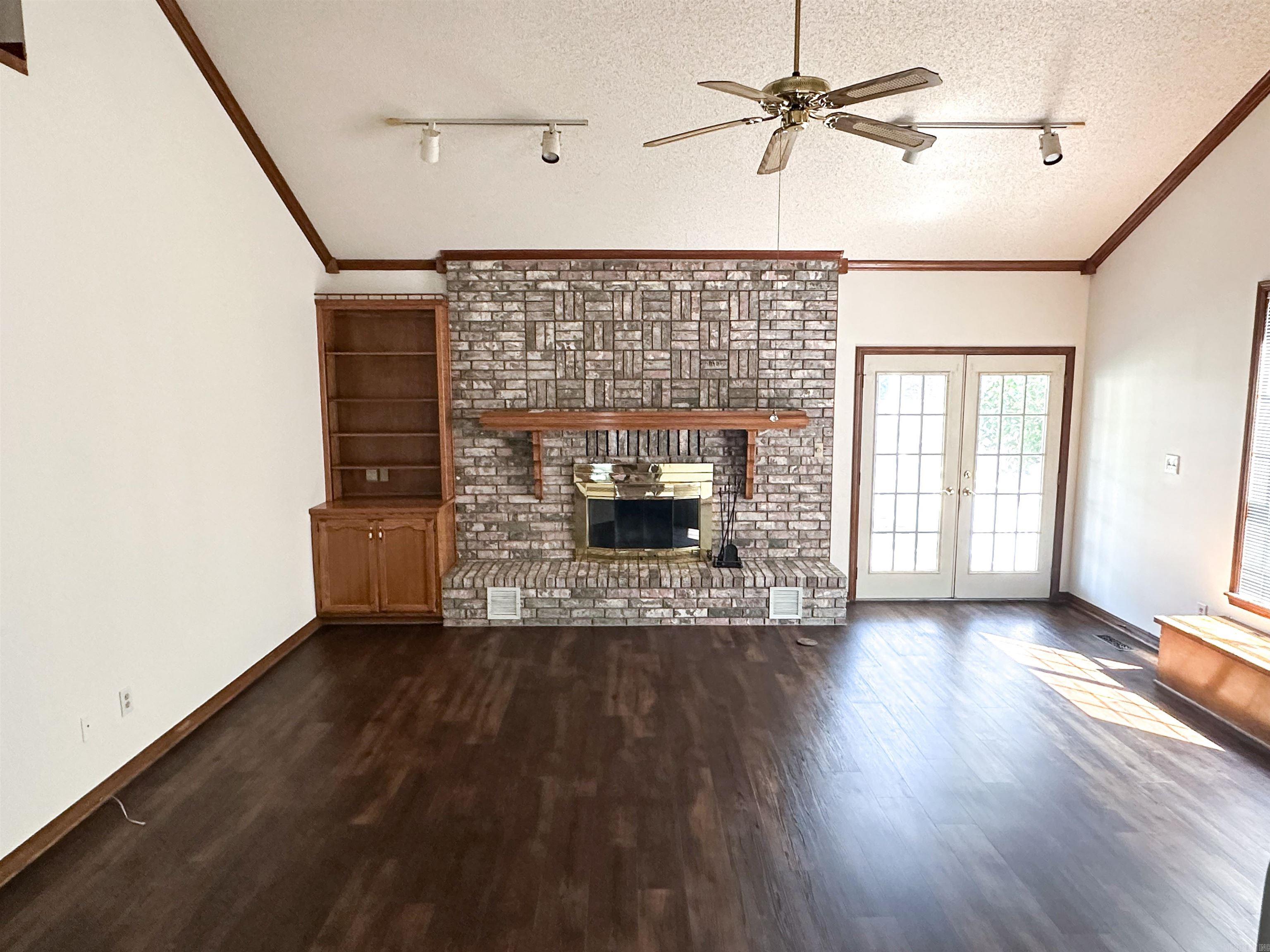 19 White Oak Circle Property Photo 8