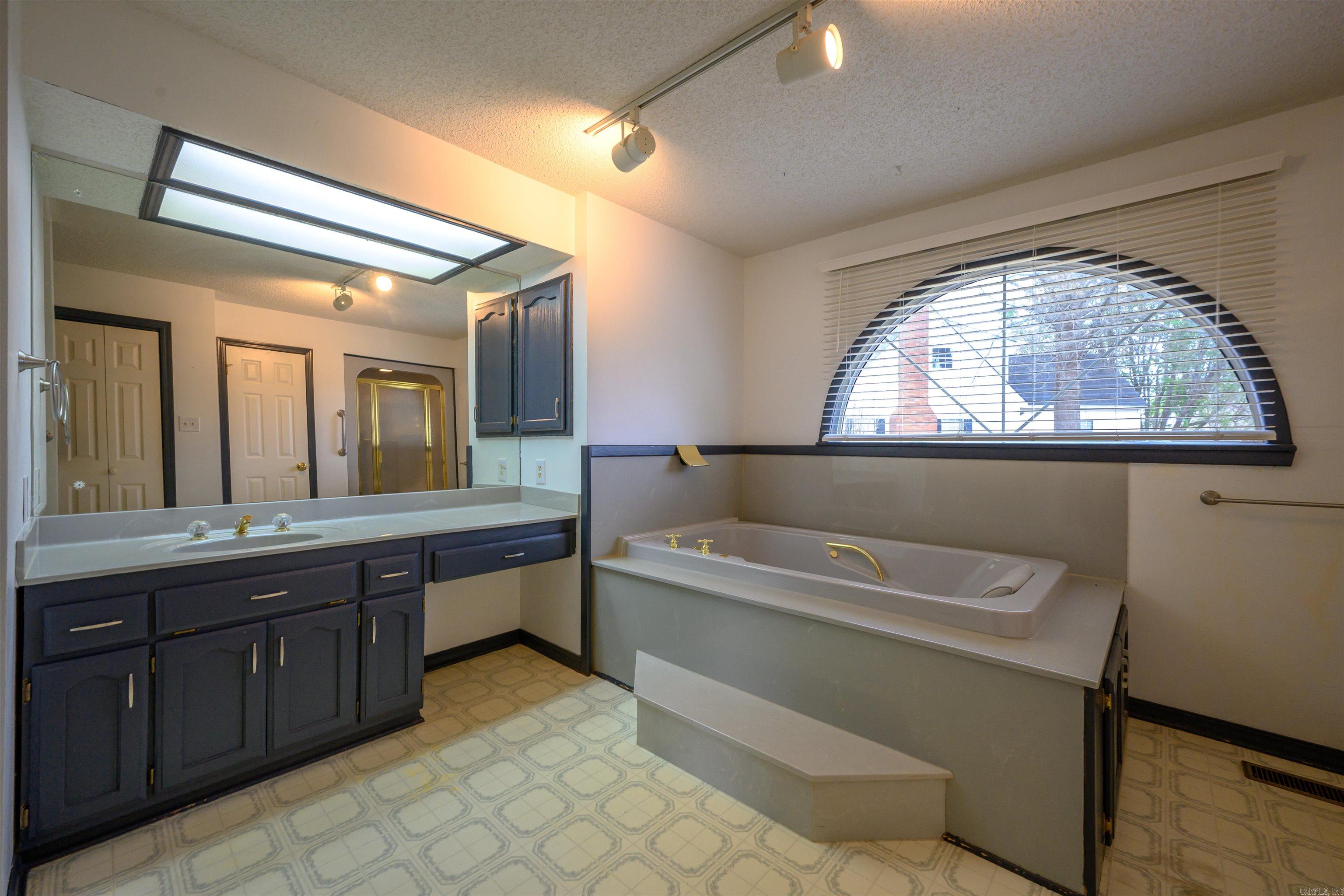 19 White Oak Circle Property Photo 14