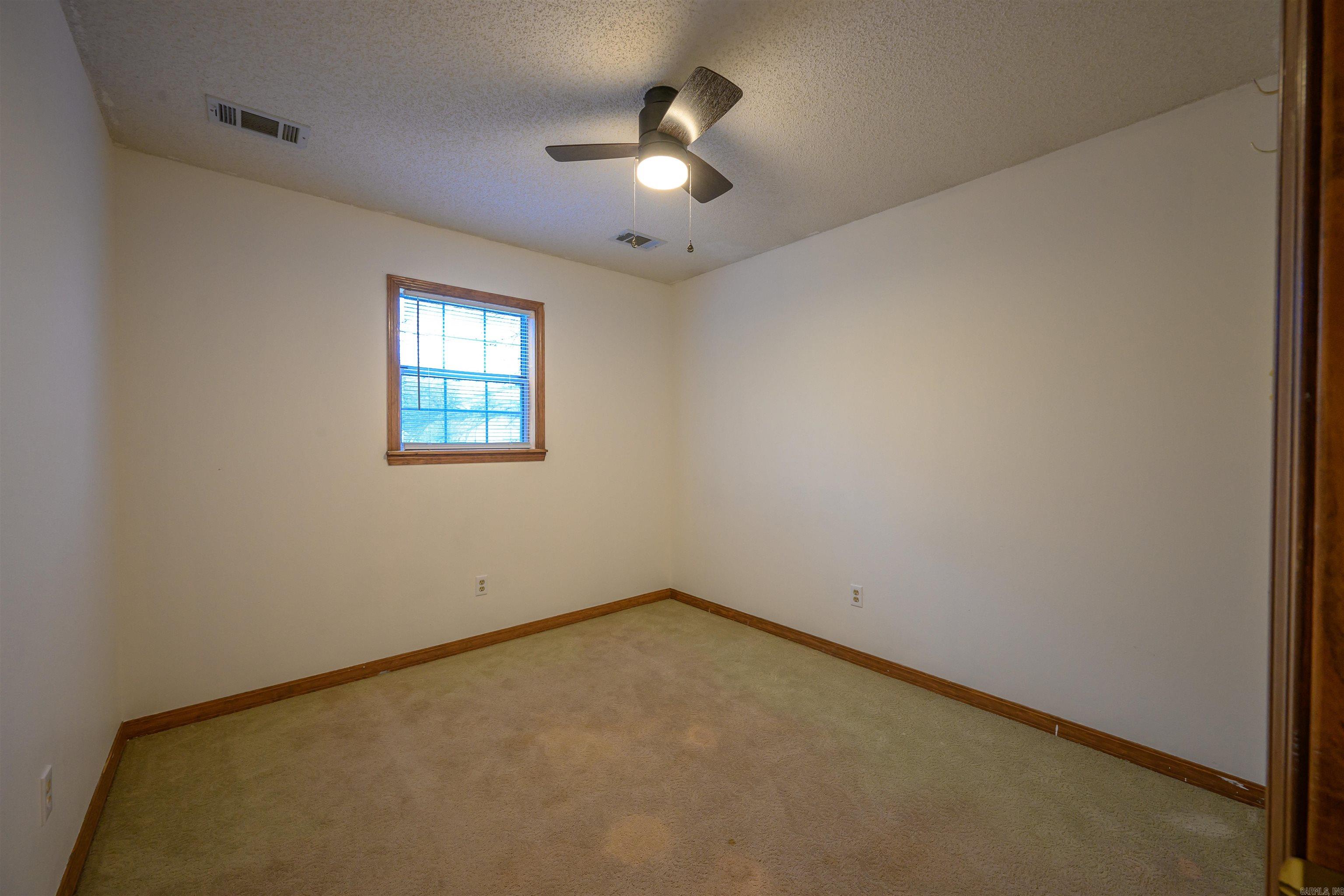 19 White Oak Circle Property Photo 18