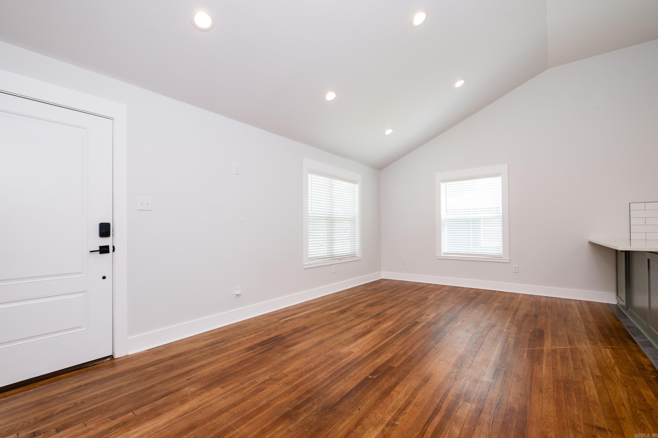 1920 Bragg Street Property Photo 6