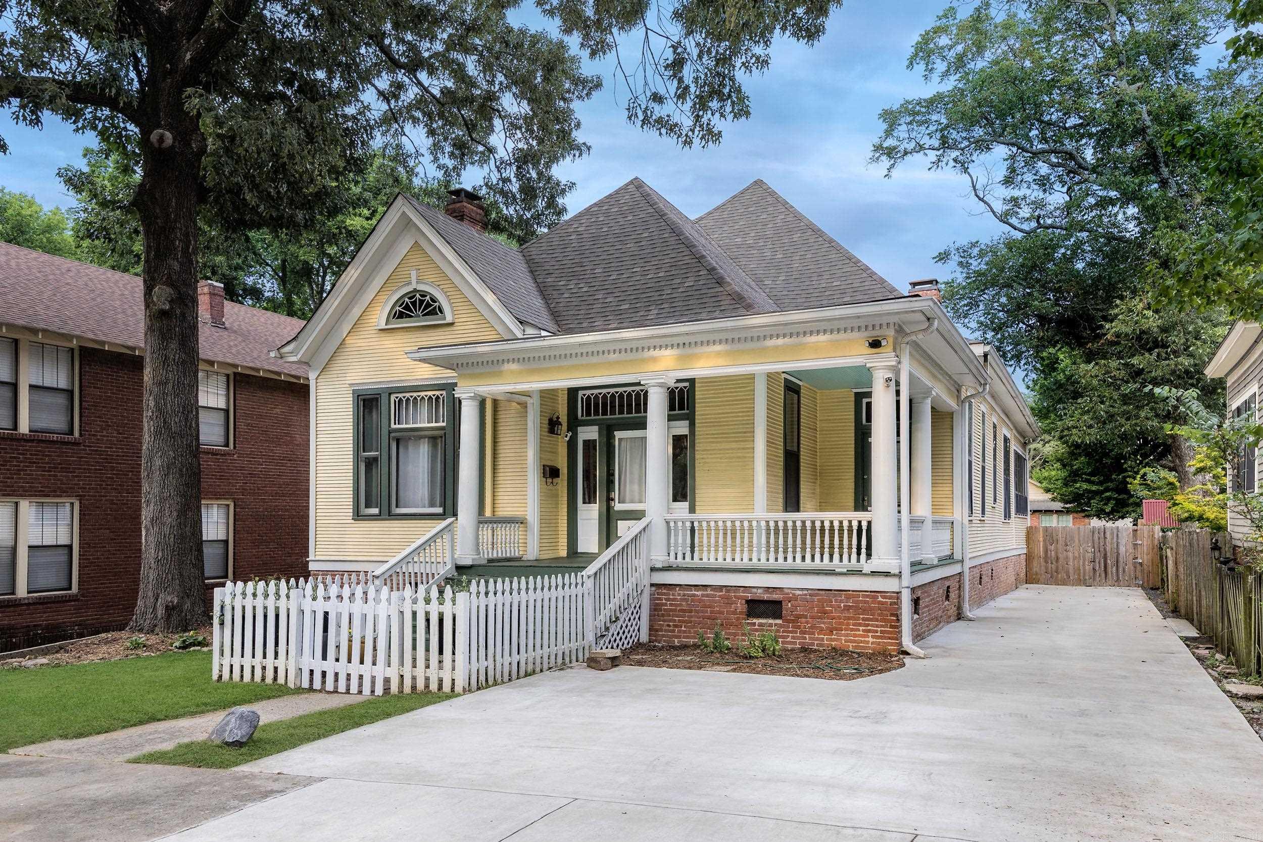 2119 S Scott Street Property Photo 3