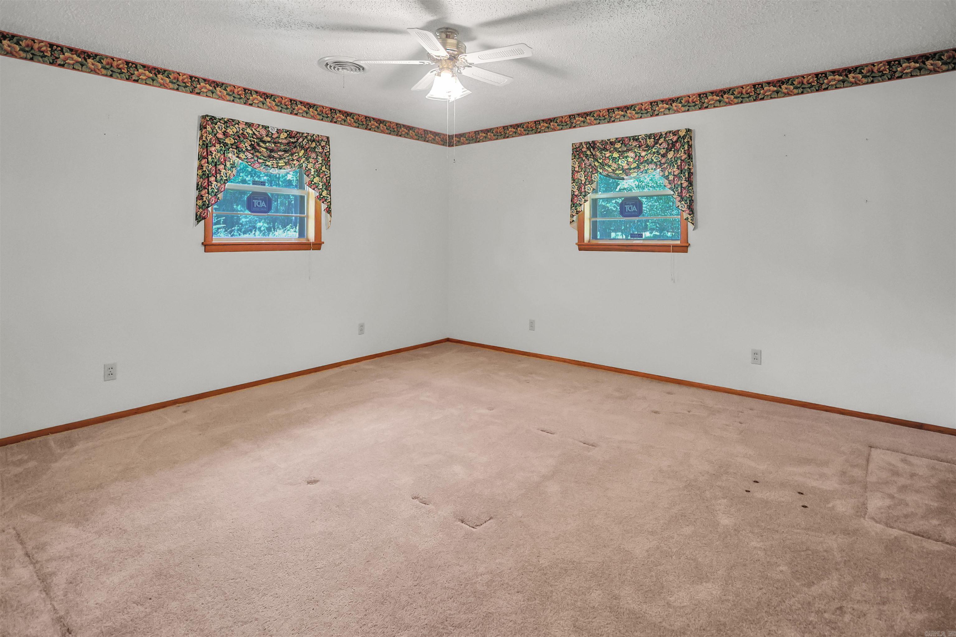 228 Park St. Property Photo 23