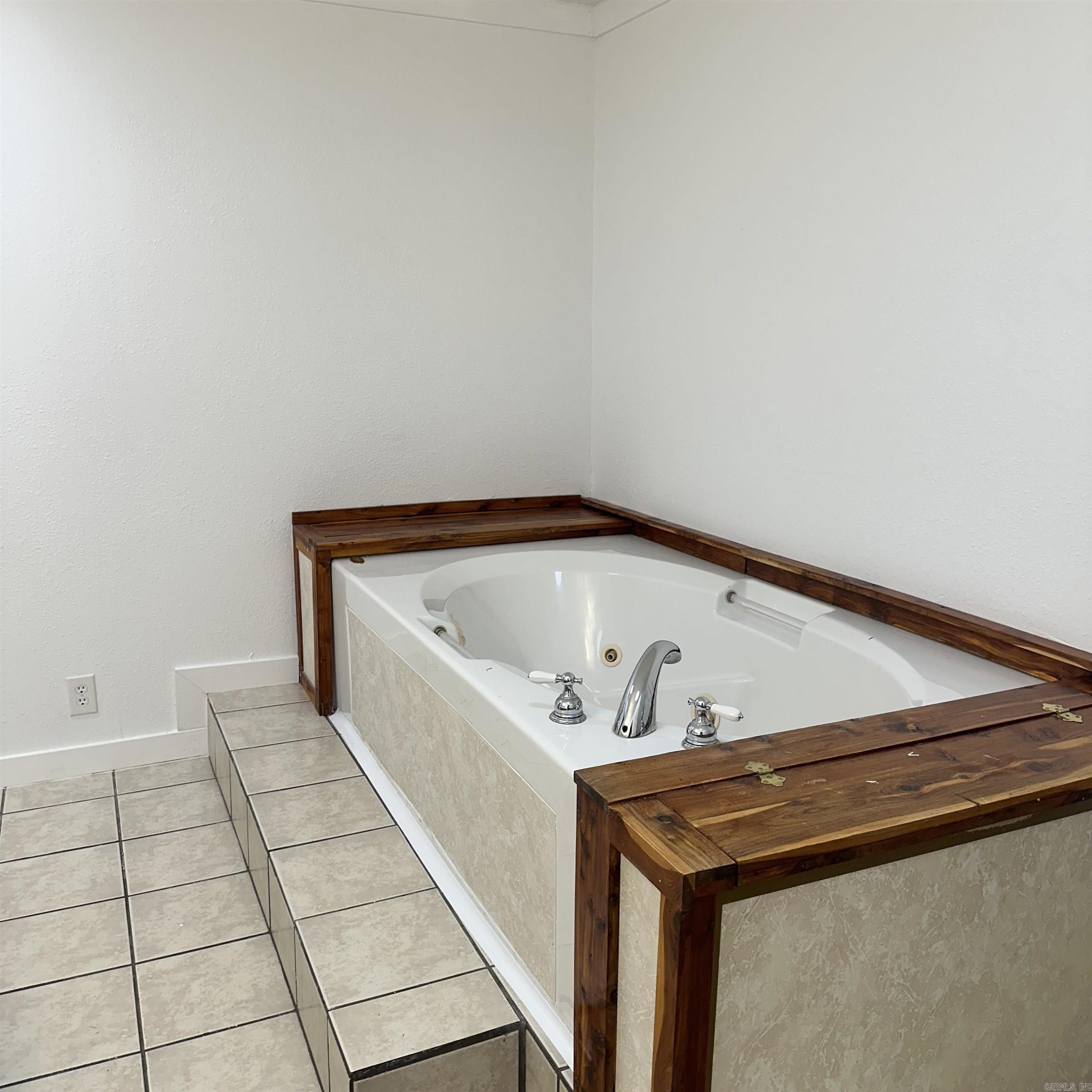 326 Gifford Tram Property Photo 34