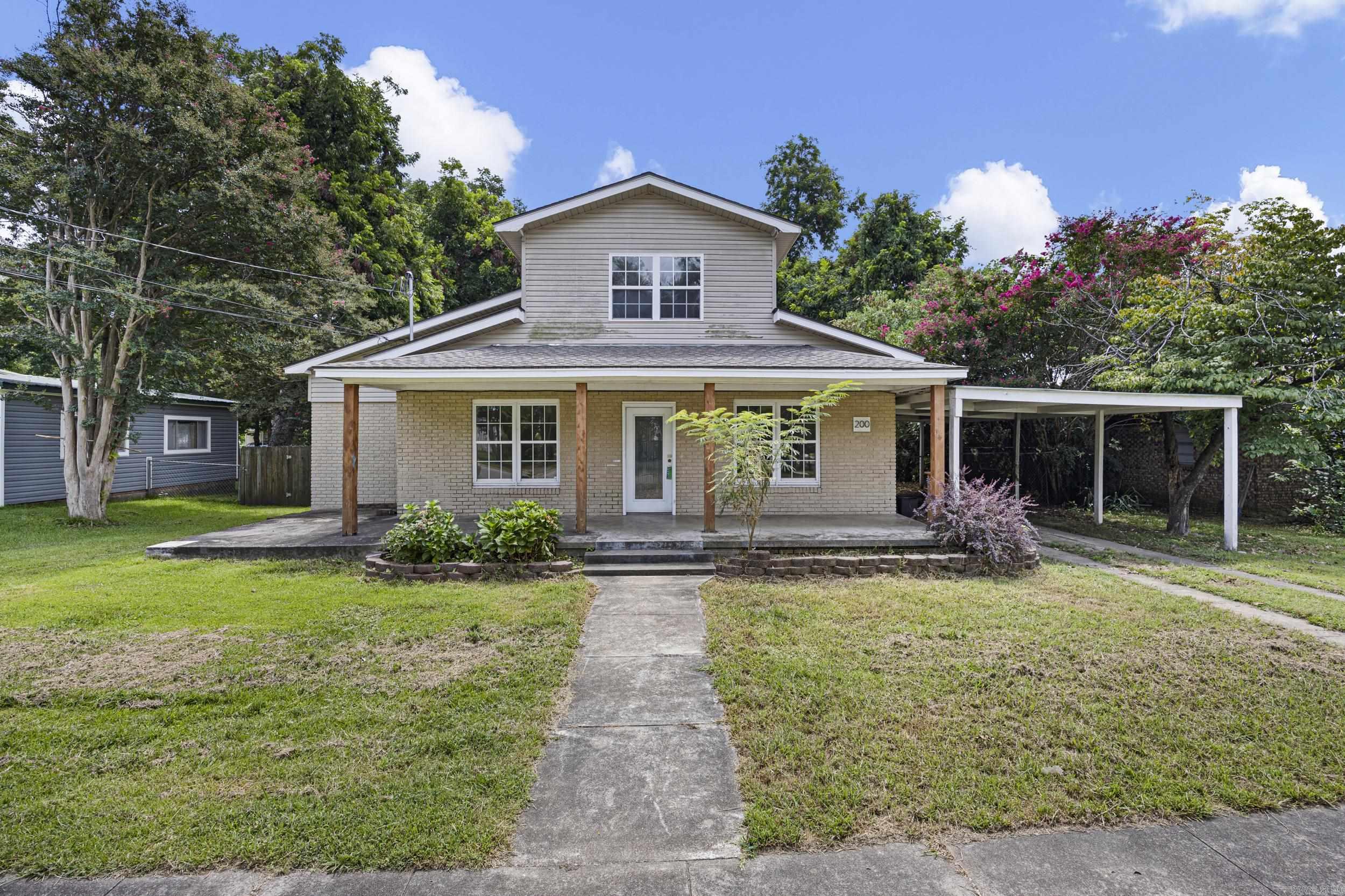 200 E J Street Property Photo 1