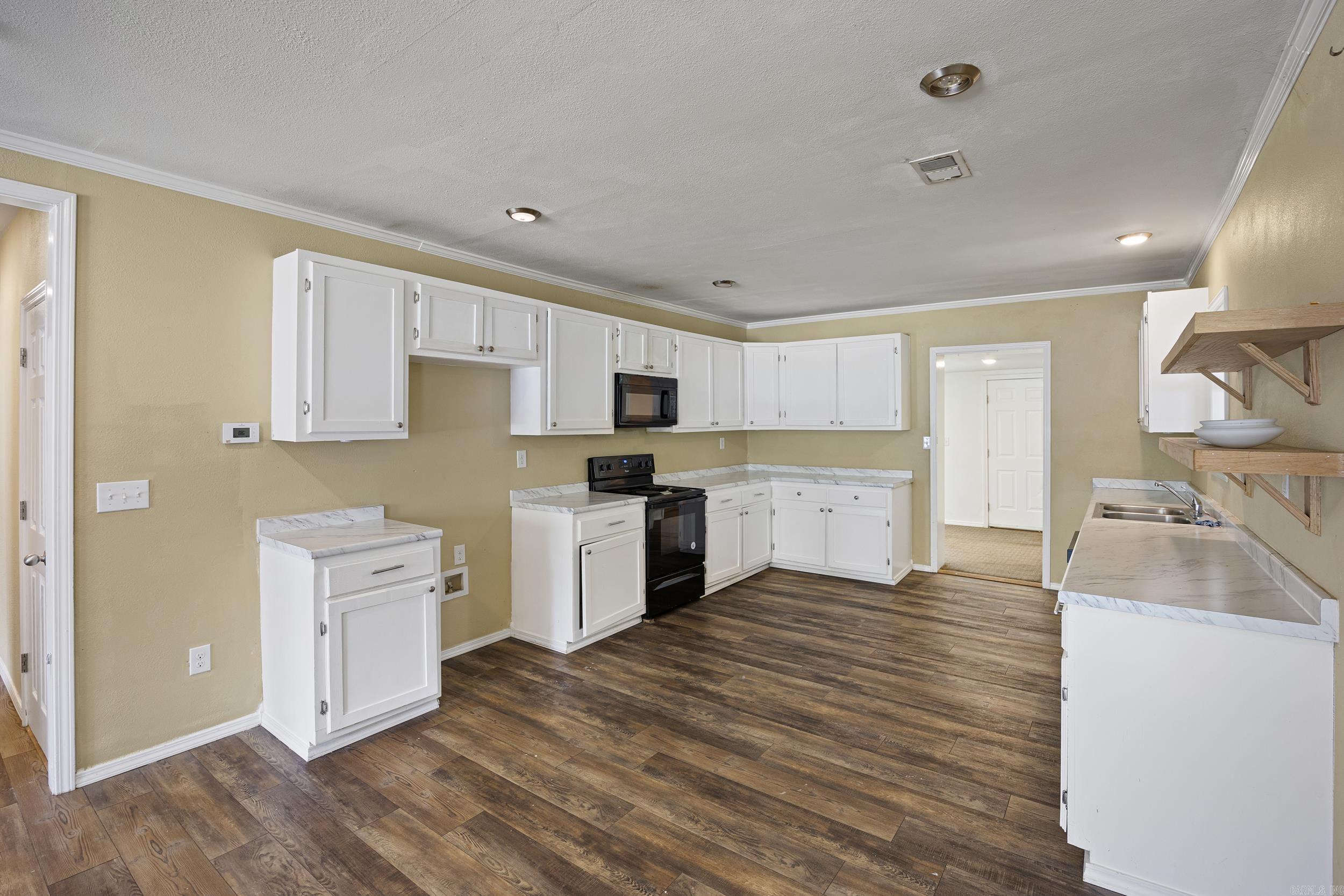 200 E J Street Property Photo 5