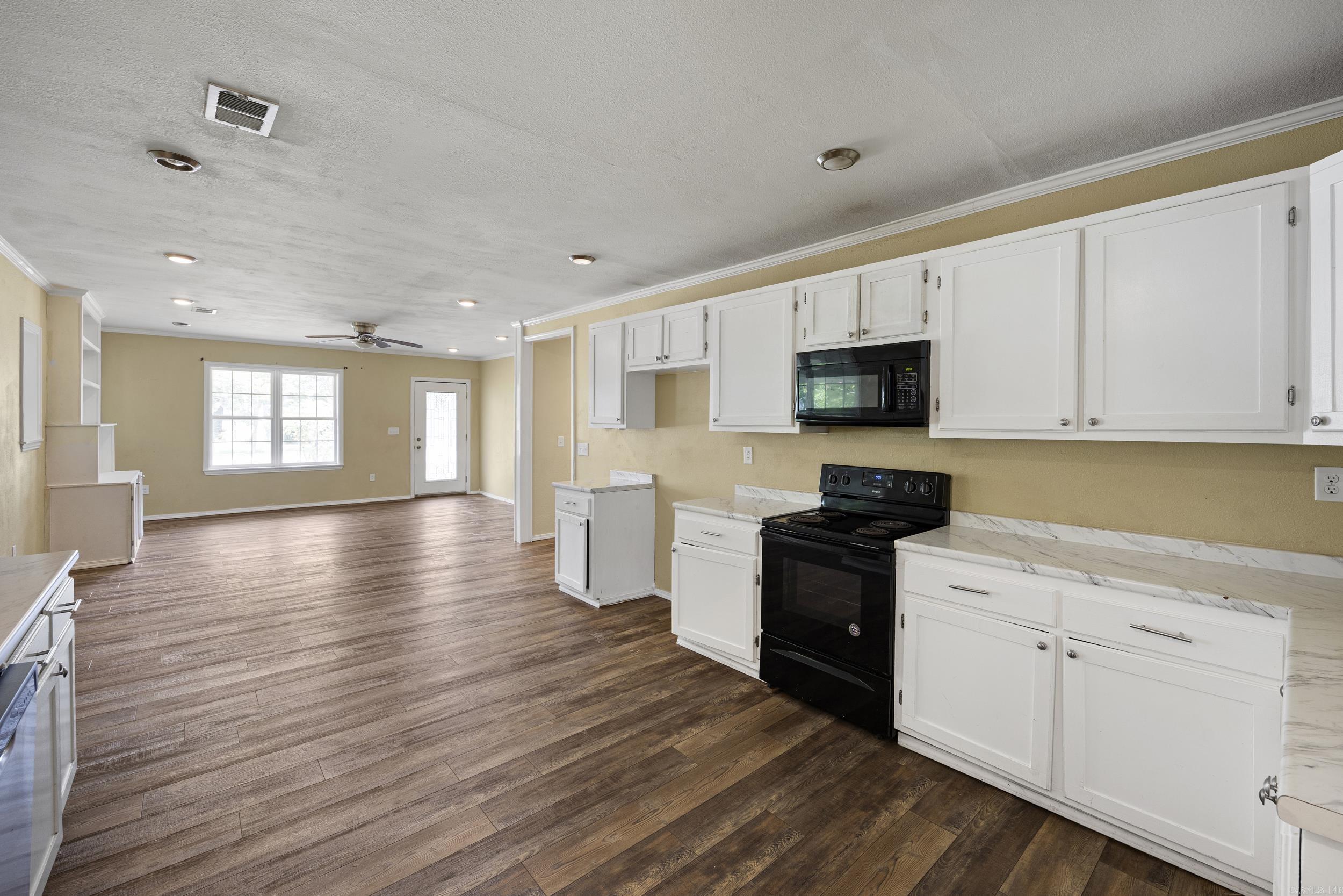 200 E J Street Property Photo 8