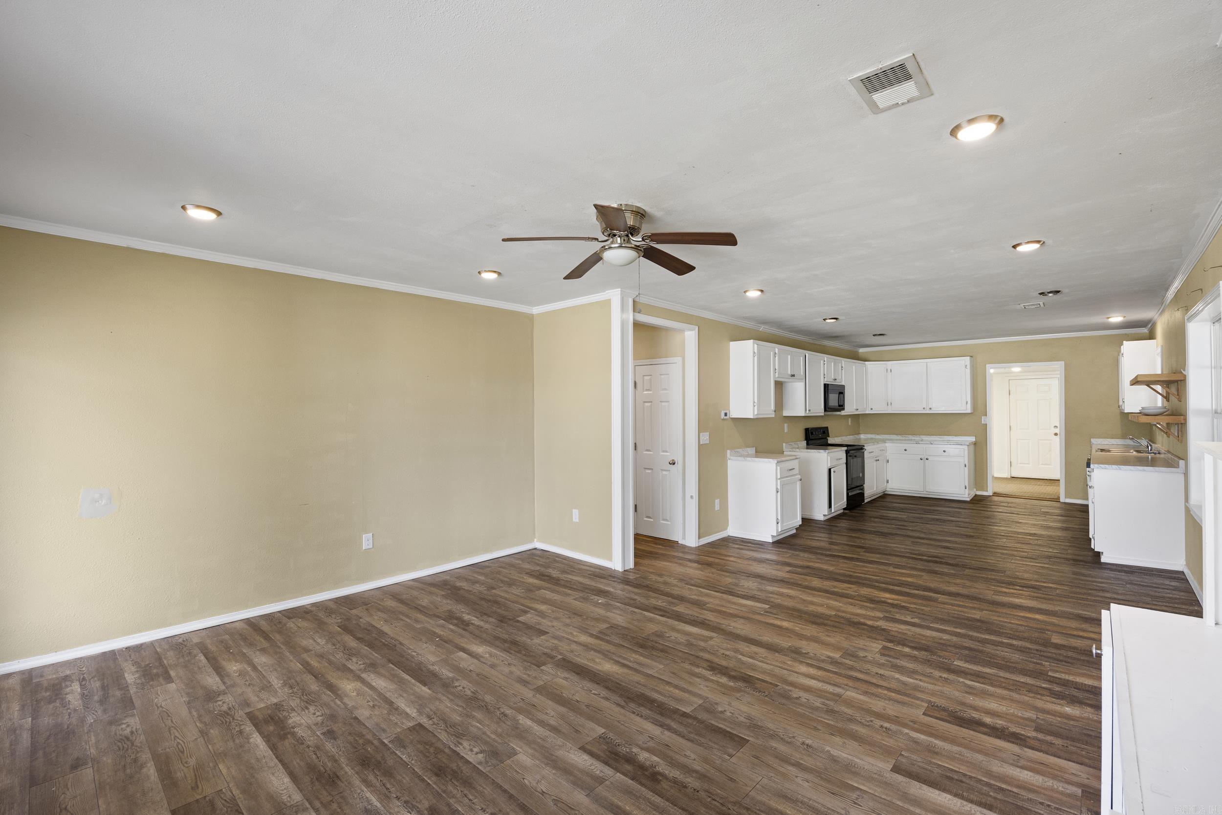200 E J Street Property Photo 10