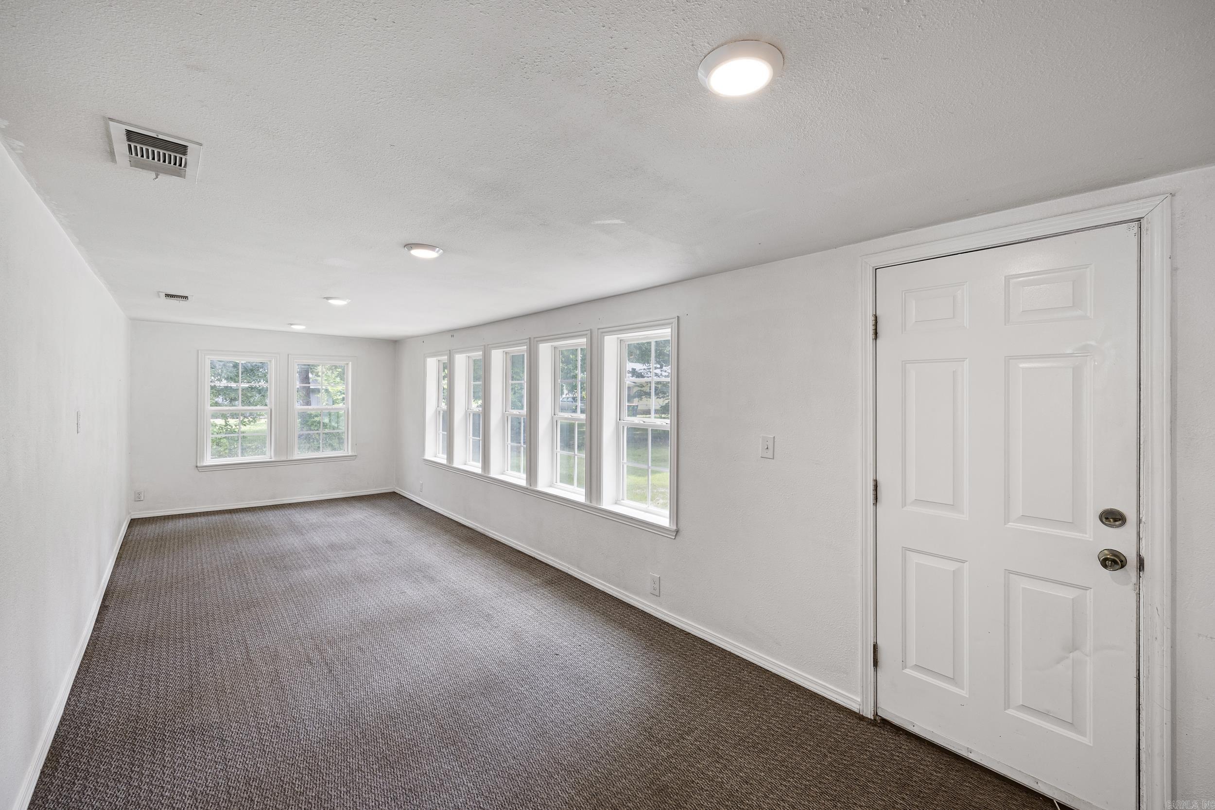 200 E J Street Property Photo 12